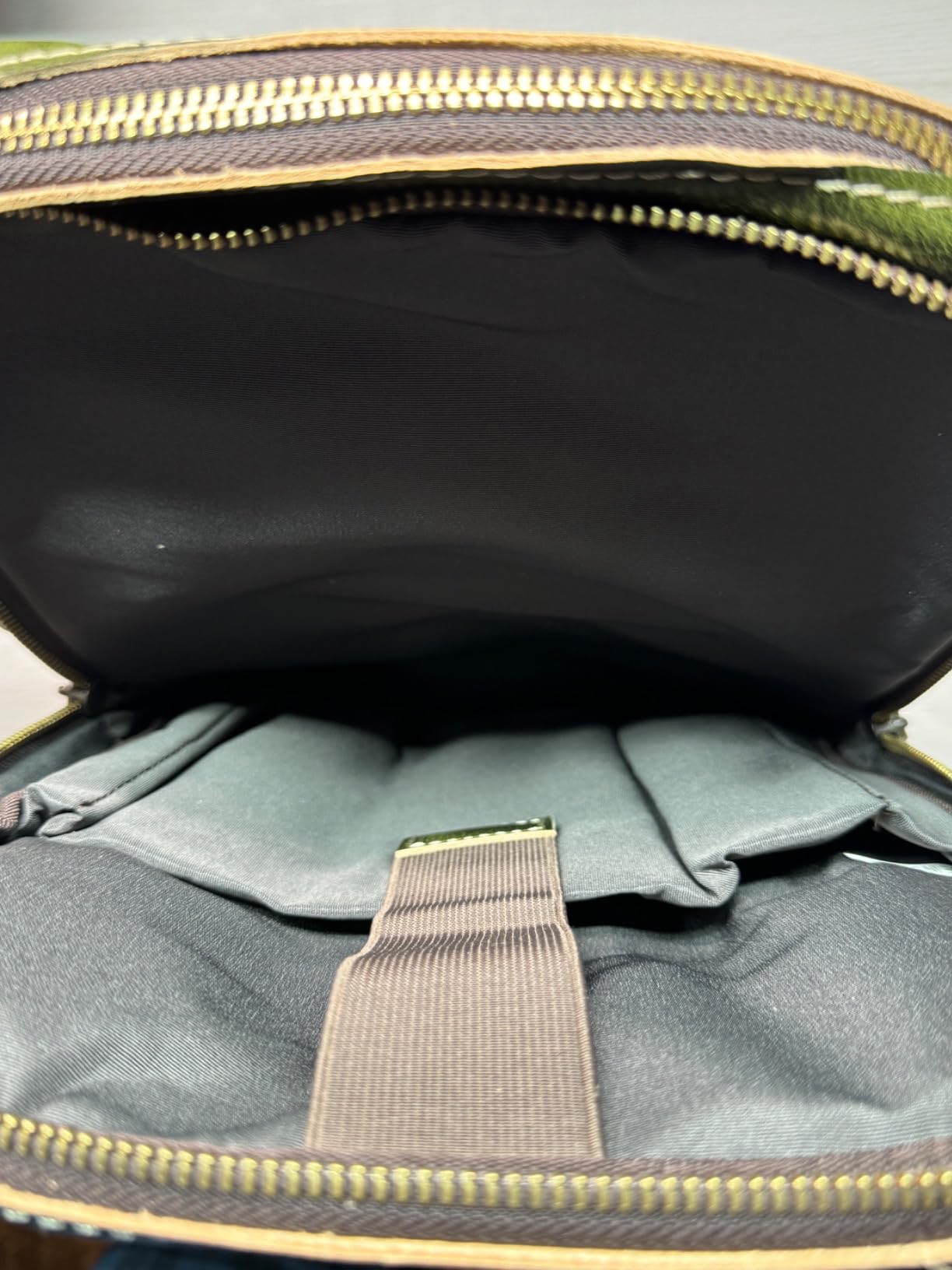 LANNSYNE Full Grain Leather Sling Bag For Men, Crossbody Bag fits 12.9