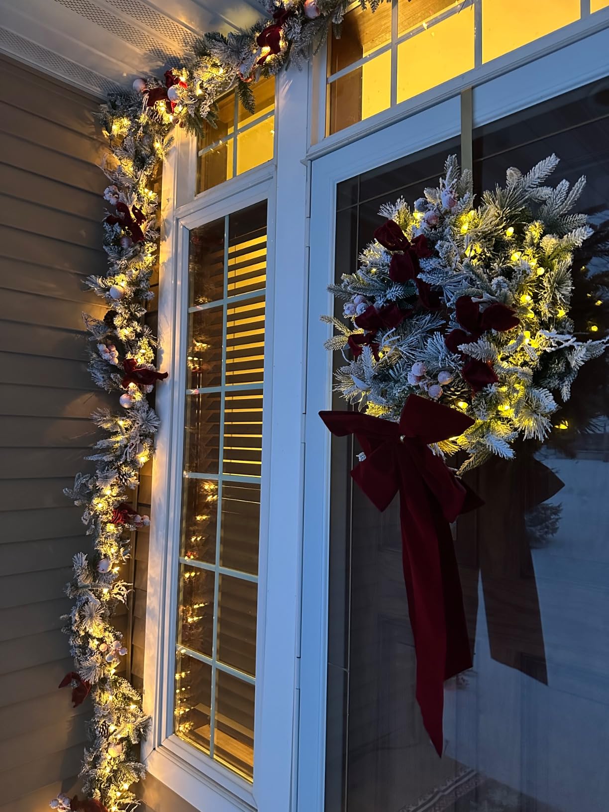 Pre-lit Snow Christmas Wreath with Red Balls, Berries and Bows, 24 Inch 50 Battery Operated LED Lights, Holiday Decoration for Front Door Outdoor customer photo 2
