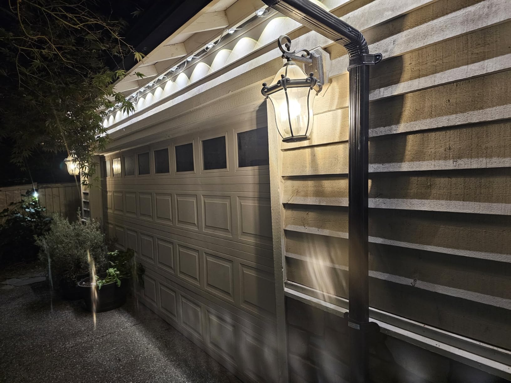 Govee Permanent Outdoor Lights Pro, 100ft with 60 RGBIC LED Lights for Daily and Accent Lighting, 75 Scene Modes for Outdoor Decor, IP67 Waterproof, Works with Alexa, Google Assistant, Matter, White customer photo 1