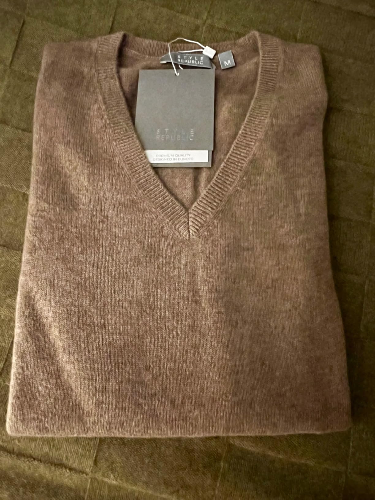 Women's 100% Pure Cashmere V-Neck Pullover Sweater customer photo 1