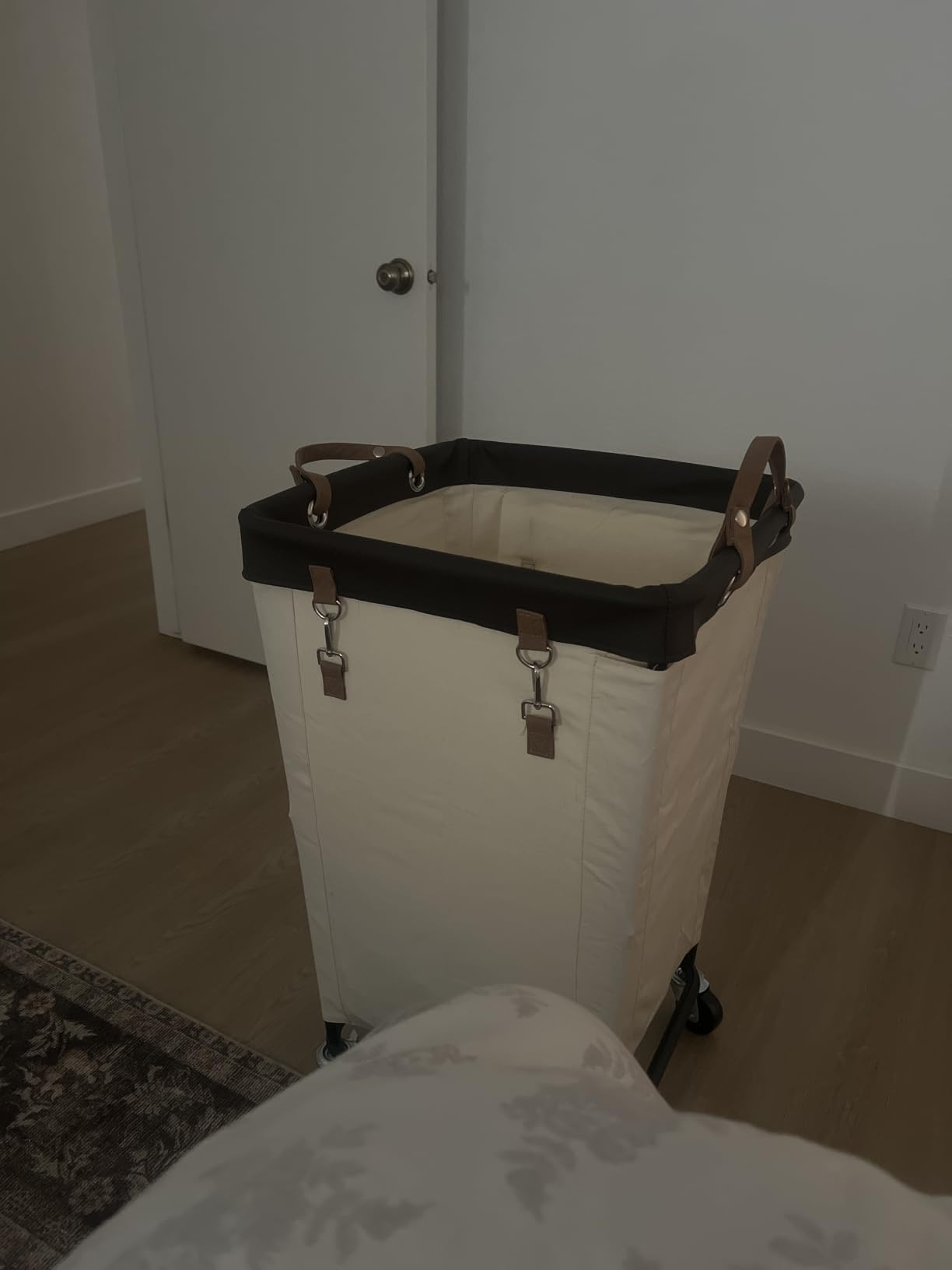 StorageWorks Laundry Hamper with Wheels, Rolling Laundry Basket, Dirty Clothes Hamper for Hotel, Home, Closet, Dorm (Beige, 160L) customer photo 2