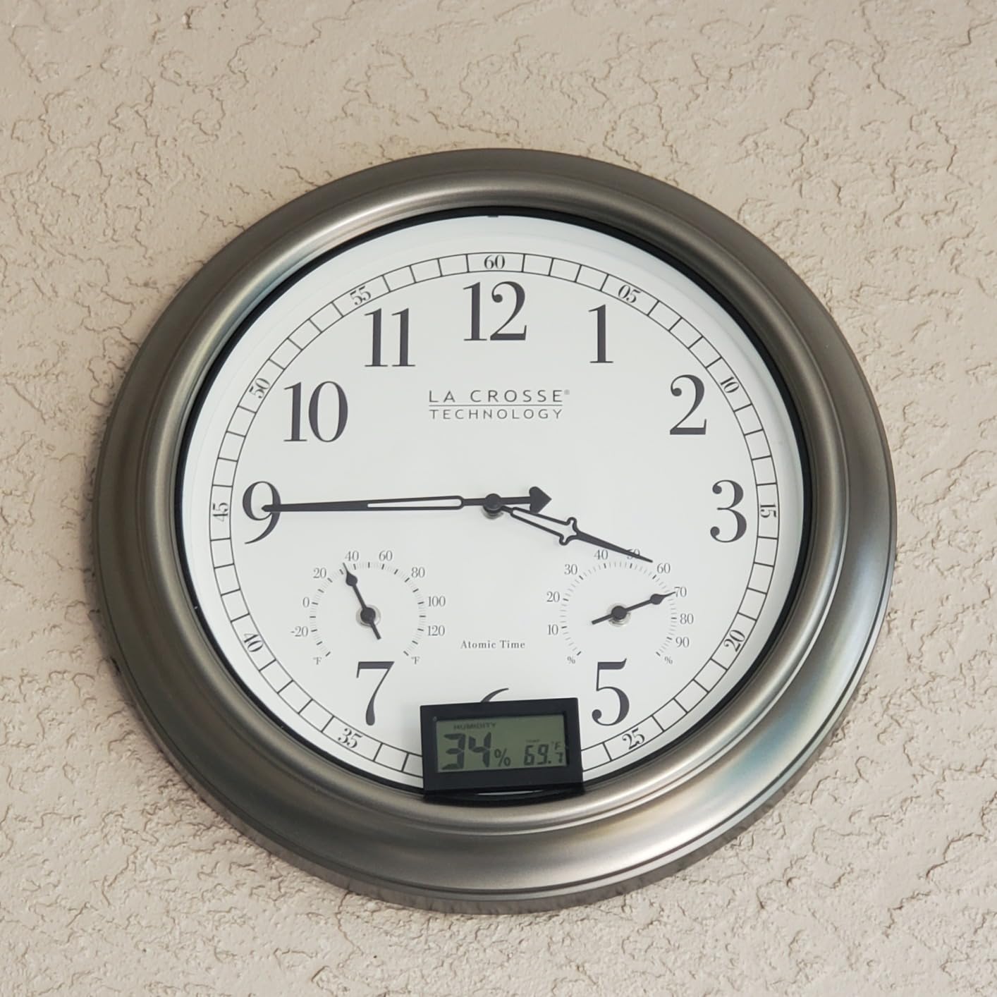 La Crosse Technology 404-18027-INT 18-inch Indoor/Outdoor Tan Atomic Analog Wall Clock customer photo 2