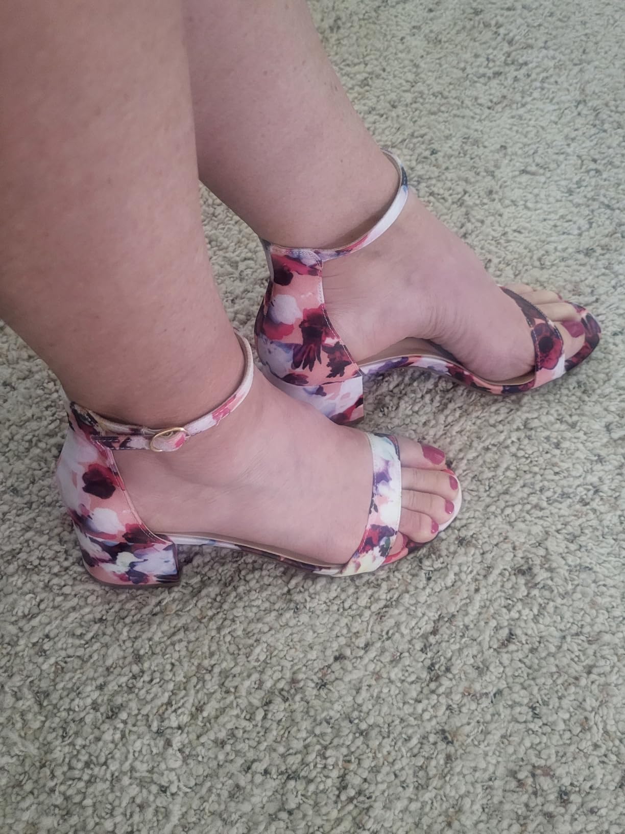 DREAM PAIRS Women's Comfort Low Block Heel Sandals customer photo 2