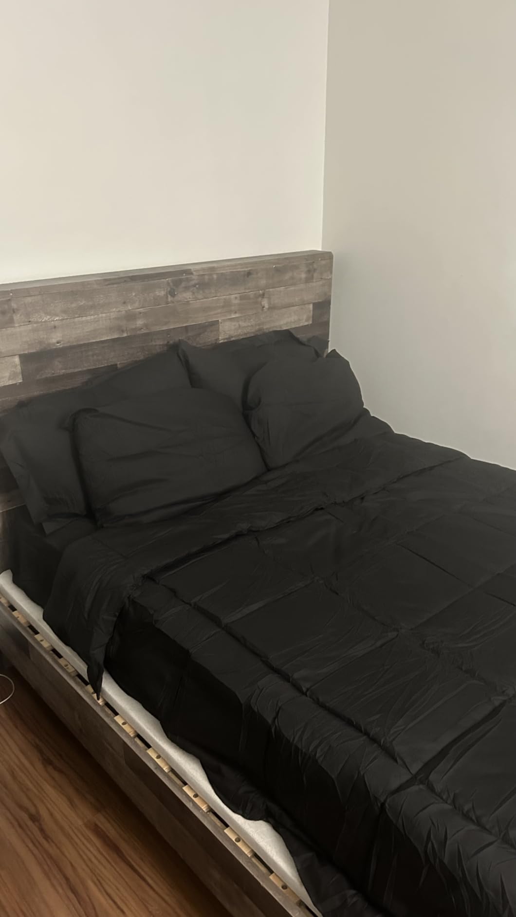 JOLLYVOGUE Queen Comforter Set, Ultra-Soft Bed in a Bag Queen Size 7 Pieces, Oeko-TEX Certified Bedding Set with Down Alternative Comforter, Sheets, Pillowcases & Shams, Black customer photo 1