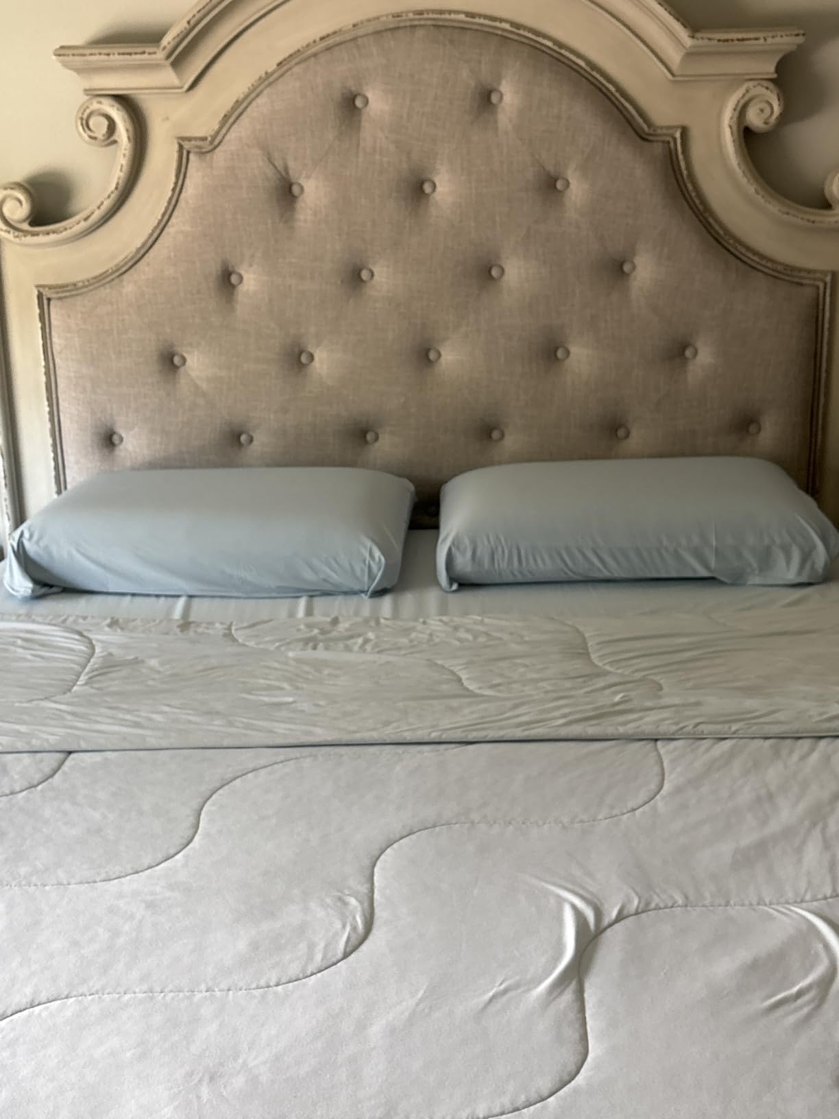 Bedsure Cooling Pillow Cases Queen Size Set of 2 for Hot Sleepers, Grey | Zippered Closure, Q-Max 0.4, 20 x 30 Inches, Reduces Hair Frizz & Skin Friction, Chill for Neck & Spine Night Sweats customer photo 2
