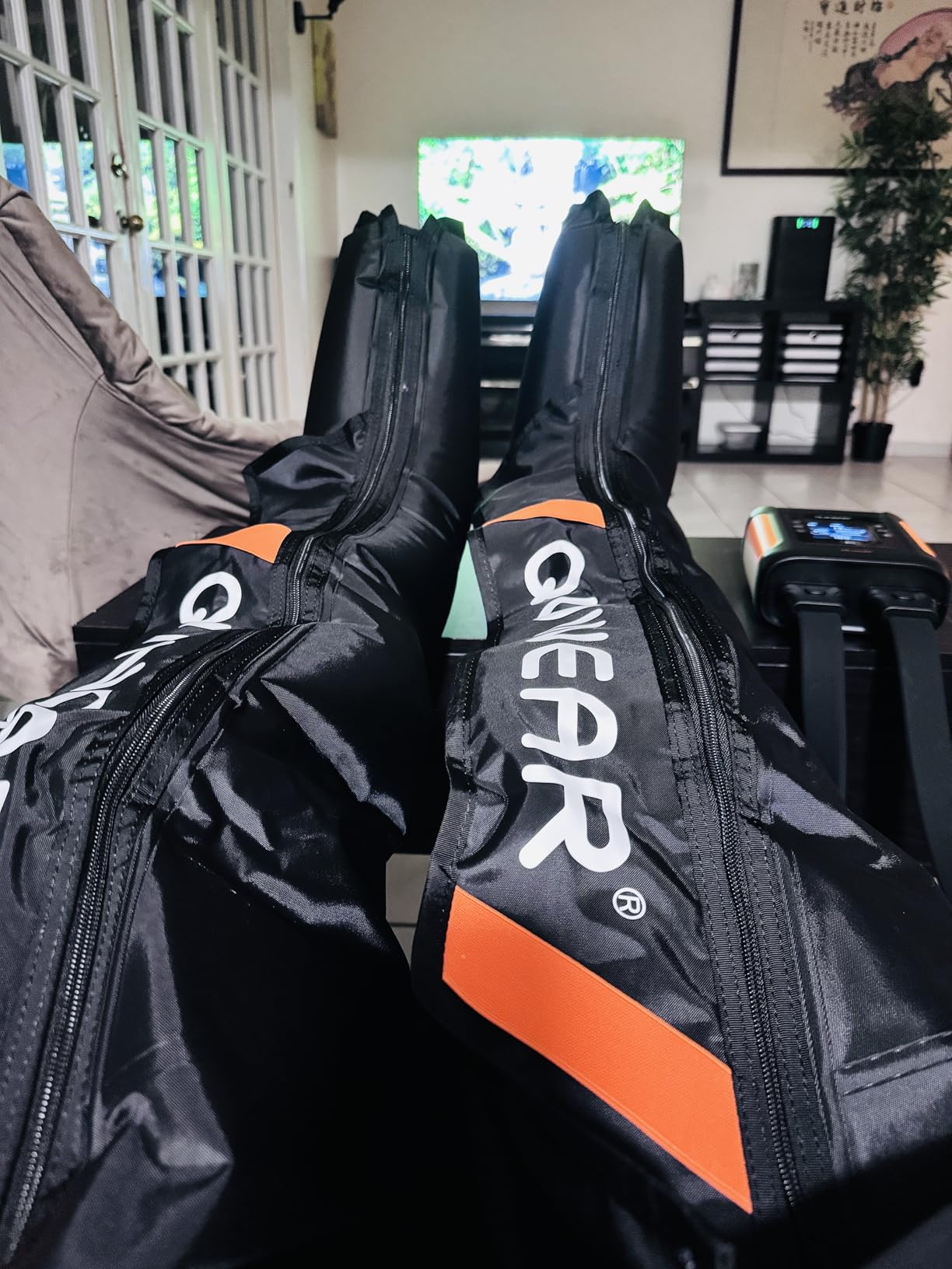 QUINEAR Professional Leg Recovery System, Cordless Air Compression Boots with Sequential Compression, Leg and Foot Massager, Fast Recovery Therapy for Athletes, FSA-HSA Eligible (Medium) customer photo 2