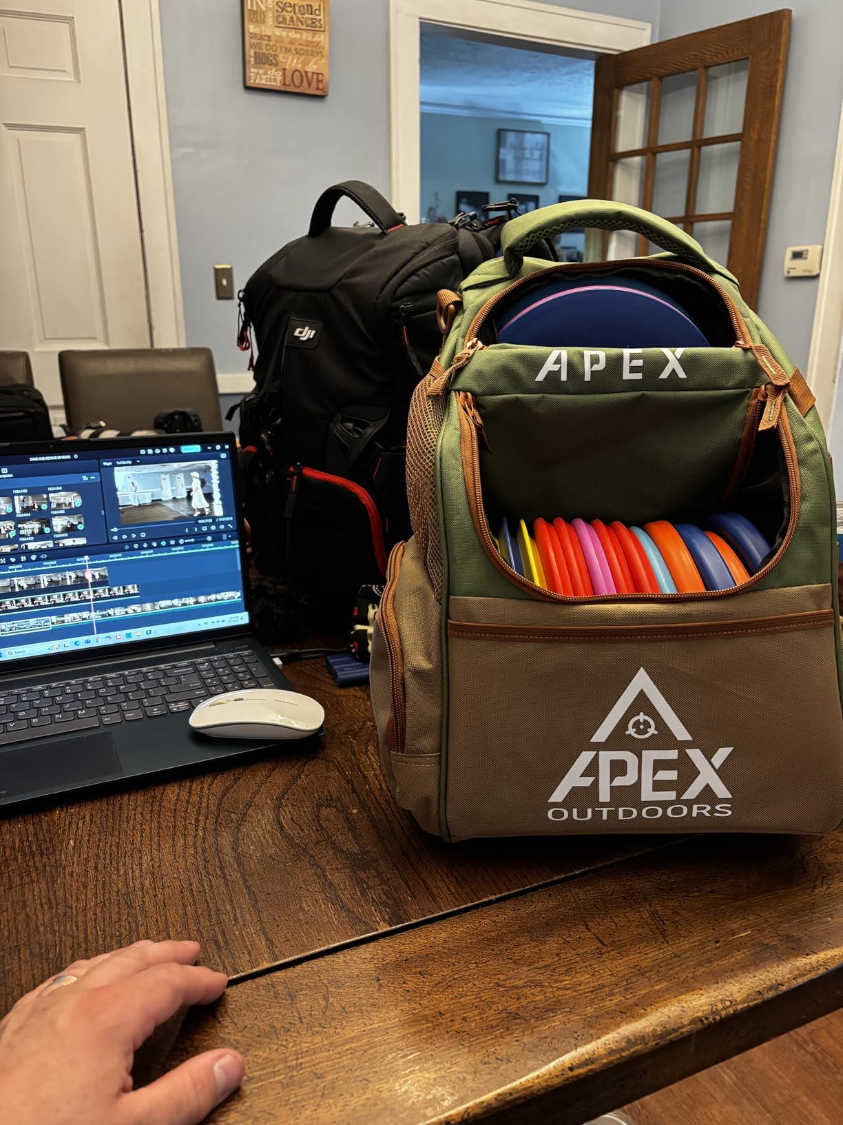 Disc Golf Bag, Large Disc Golf Backpack Holds Over 21 Discs, Durable & Lightweight with Multiple Storage Pockets customer photo 2