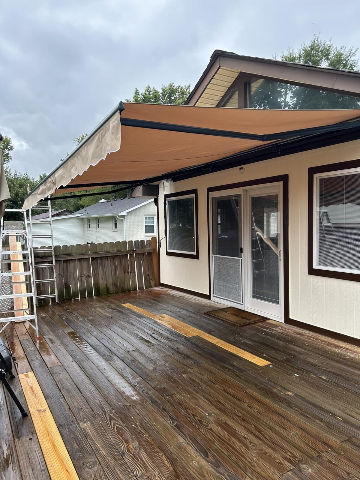 ALEKO Electric Patio Awning Motorized Semi-Cassette 20x10 Black | Retractable sunshade for decks and balconies, remote-controlled extension, water-resistant fabric, rust-free aluminum frame customer photo 2