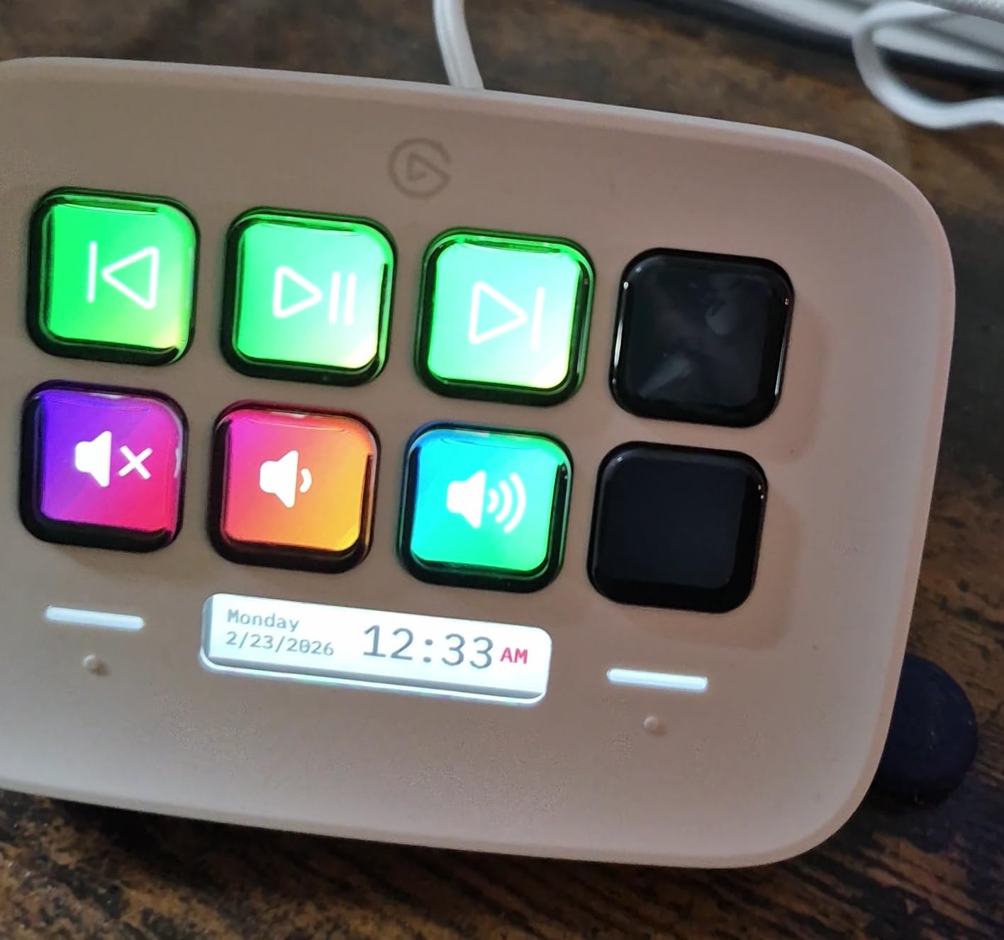 Elgato Stream Deck Neo, 8 Customizable Keys, 2 Touch Points customer photo 1