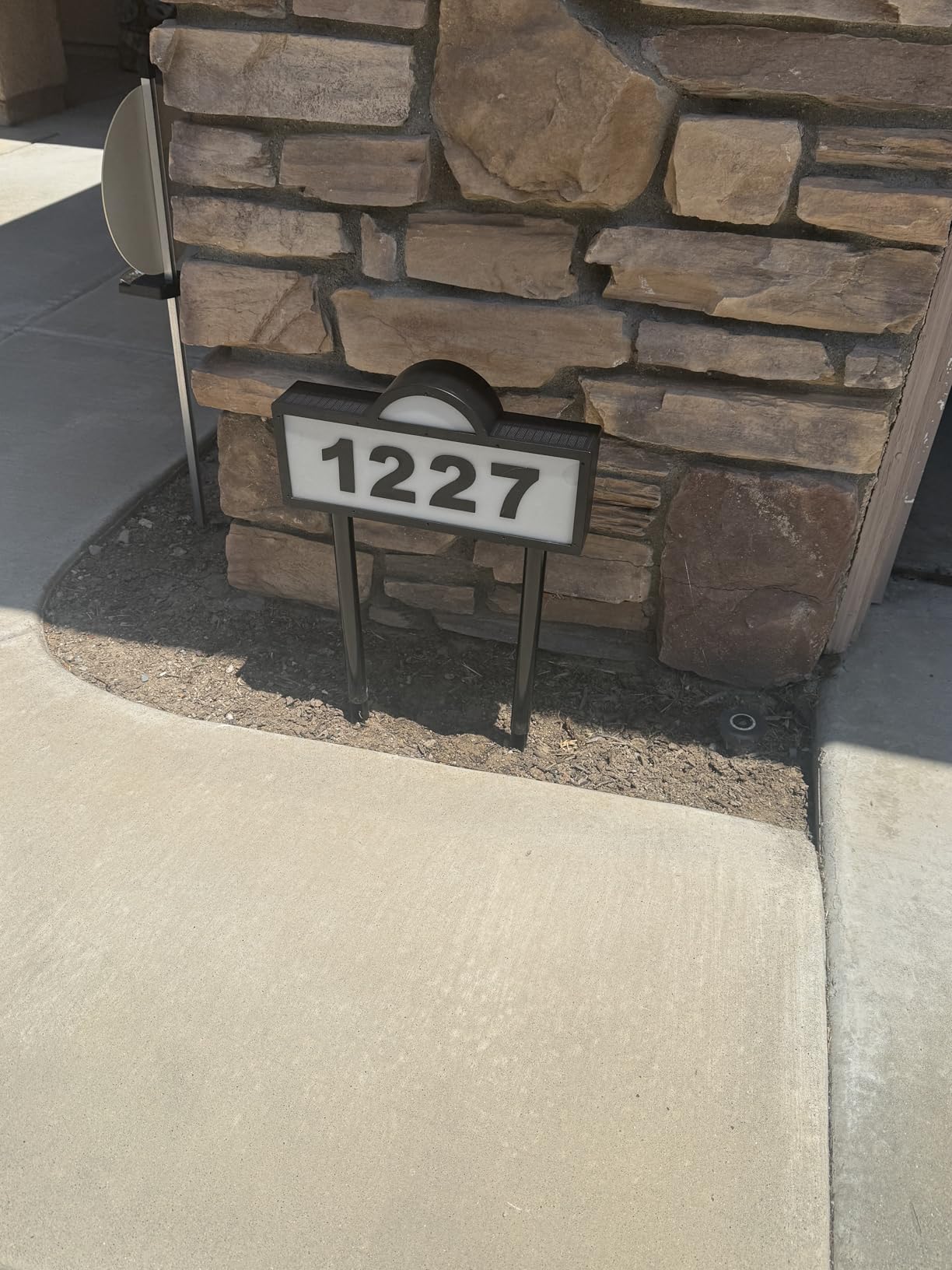 Solar Address Signs for Yard, Solar Powered Address Sign with Warm White & Cold White, IP65 Waterproof Solar House Numbers for Outside, LED Illuminated Plaques Wall Mounted & In Ground customer photo 2
