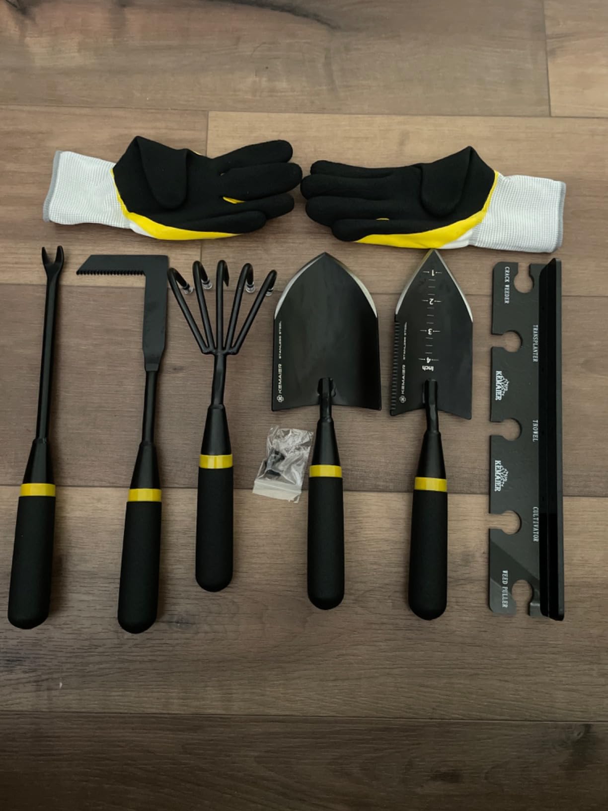 Kemaier 5-Piece Premium Garden Tool Set with Heavy-Duty Stainless Steel Tools for Effortless Digging, Precision Planting, Sharp Weeding, Pruning, and Aeration customer photo 2