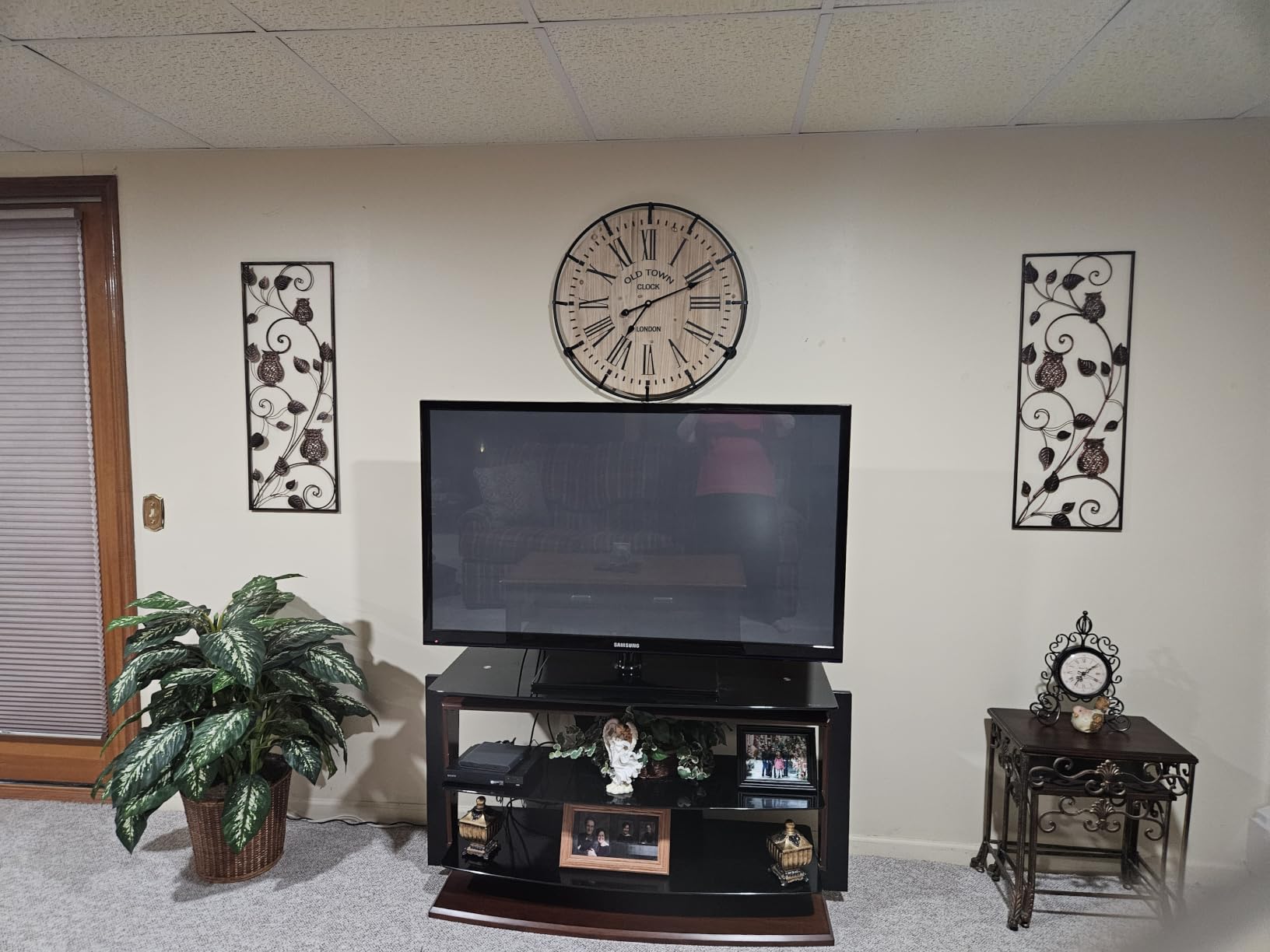 EMAX HOME 30 Inch Extra Large Wall Clock - Farmhouse Rustic Wood & Metal Design Silent Non-Ticking Battery Operated Decorative Oversized Clock for Living Room, Kitchen, Office & Bedroom customer photo 1