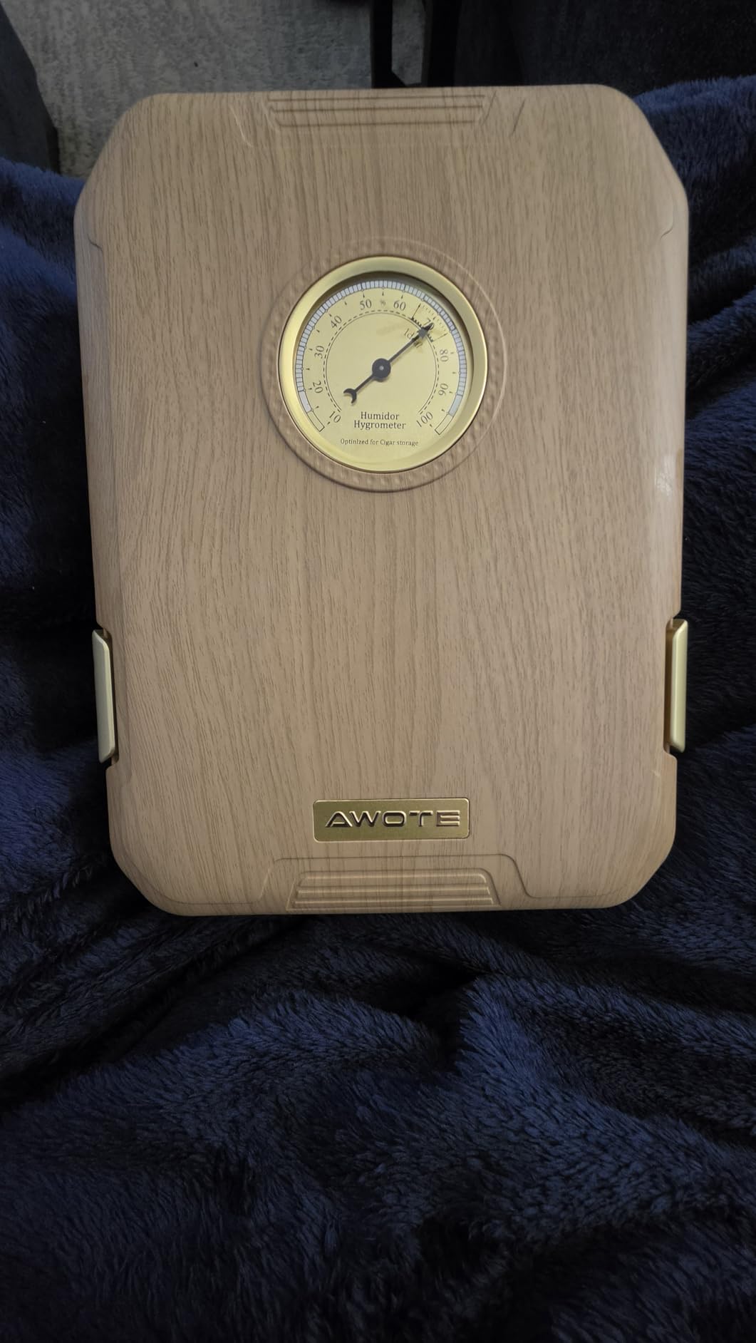 Travel Cigar Humidor Case - Cedar Lined, V Cut Cutter, Portable Humidor with Humidifier & Hygrometer, Holds 7-9 Cigars, Includes Lighter - Gift Set customer photo 2
