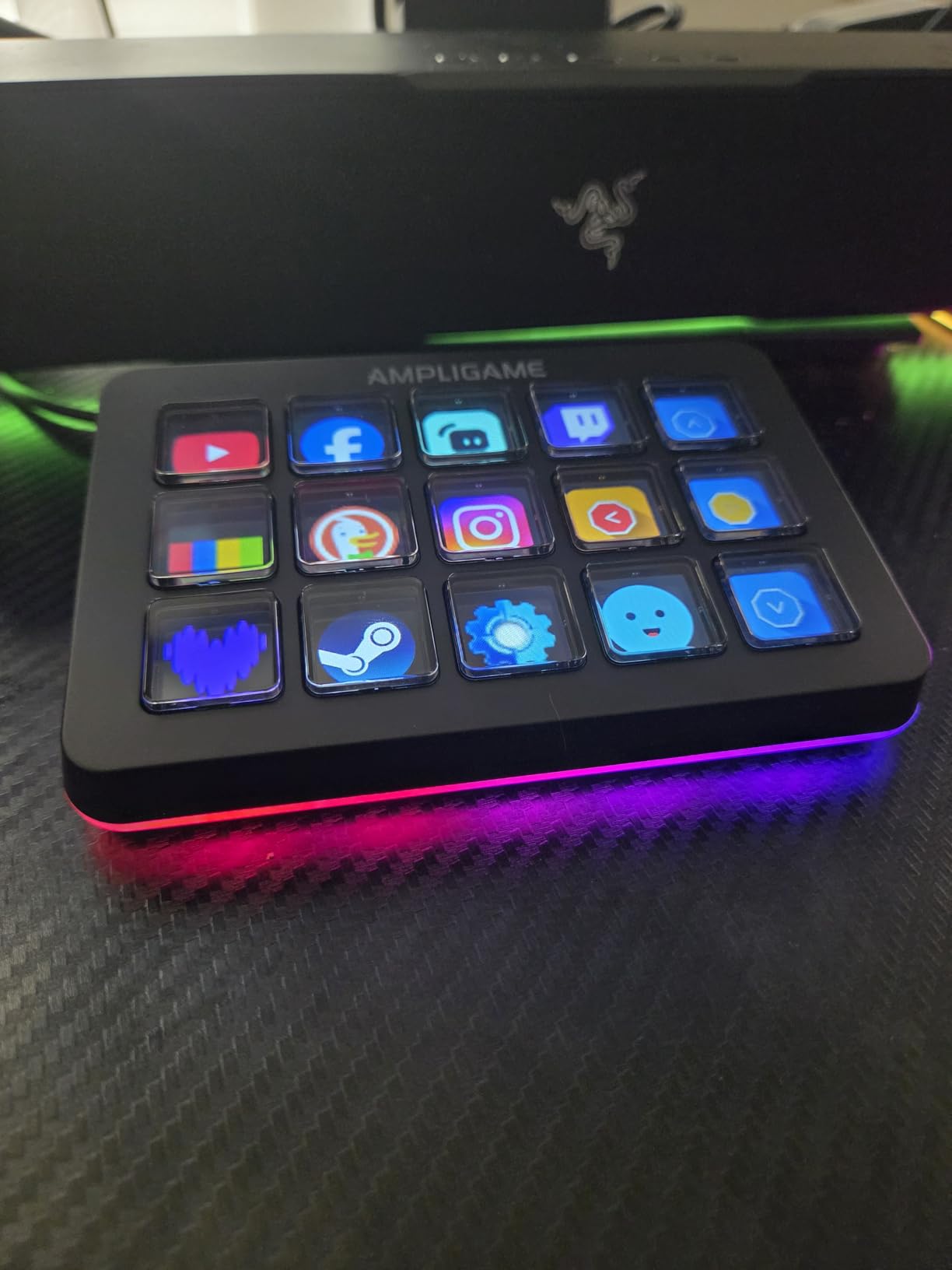 FIFINE AmpliGame Stream Controller with 15 Macro Keys, Streaming Keyboard with Trigger Actions in OBS/Twitch/YouTube/Streamlabs, Shortcut Buttons Keypad Works with Mac and PC-D6 customer photo 1