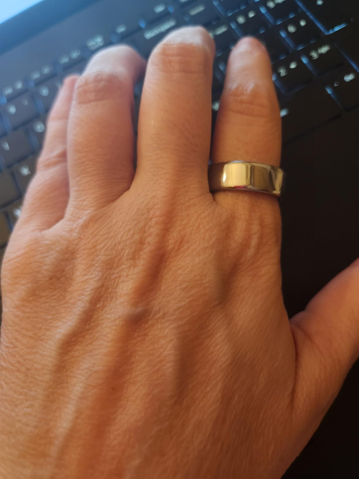 Oura Ring 4 Smart Ring - Silver - Size 9 | Sleep, Activity, Women's Health, AI Advisor, Up to 8 Days of Battery Life, Size Before You Buy, Android & iOS Compatible customer photo 2