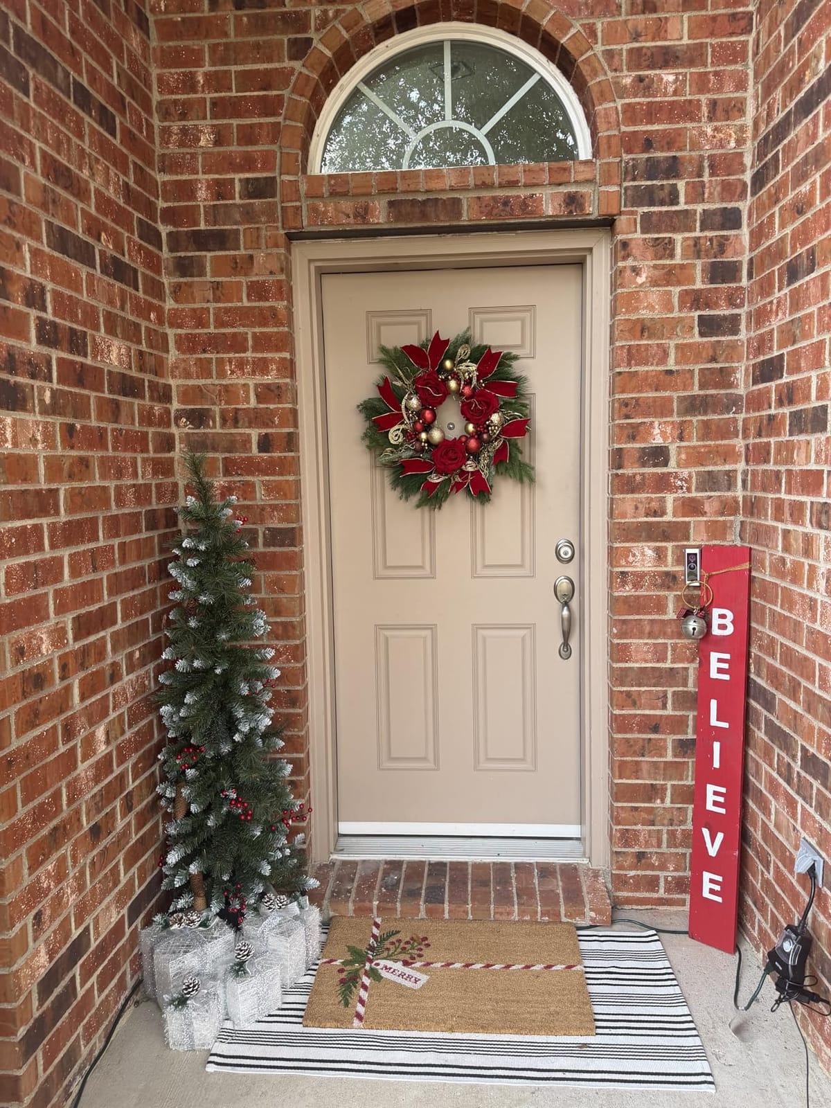 Christmas Wreath with Lights, Outdoor Pre-lit Christmas Wreaths for Front Door - 24 Inch Xmas Door Wreath with Pine Needles Pine Cones and Red Berries - Farmhouse Home Christmas Decorations customer photo 1