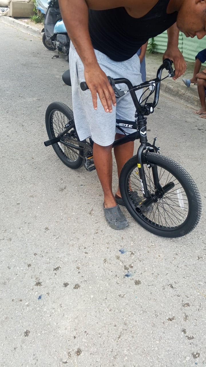 WEIZE Freestyle BMX Bike 20 inch Trick Bicycle for Kids Teenage Boys Girls | Hi-Ten Steel Frame Bicycle 360 Degree Rotor Freestyle 4 Pegs Single Speed Beginner-Level to Advanced Riders V-Brake BMX Tires customer photo 1