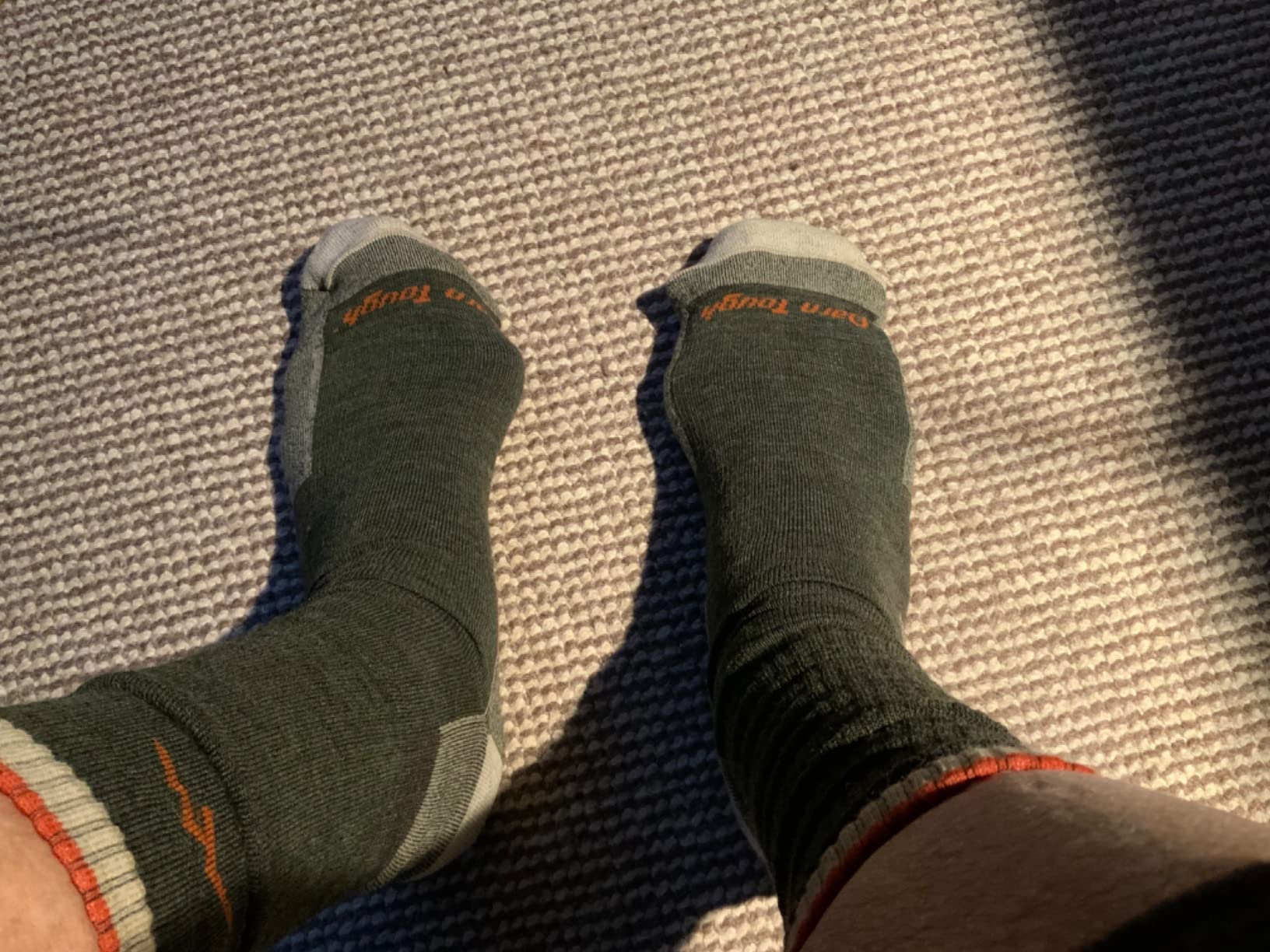 Darn Tough Vermont Men's Hiker Boot Midweight Cushion Hike Socks (1403) customer photo 2
