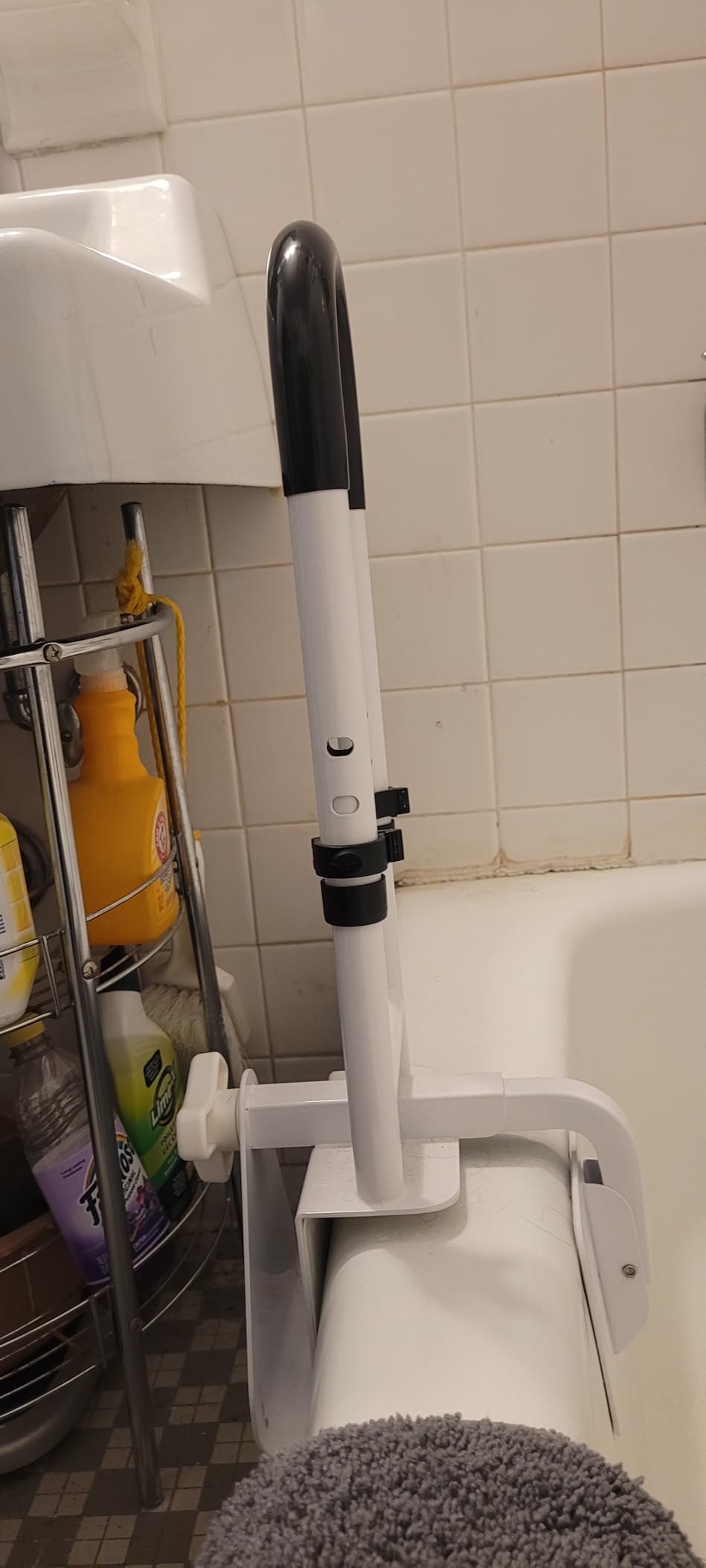 Adjustable Bathtub Safety Rail, Bathtub Handle Grab Bar with Non-Slip Grip for Seniors, Elderly, Fits 3.1 to 6.7 Inch Tub Walls, Supports 300 lbs customer photo 1