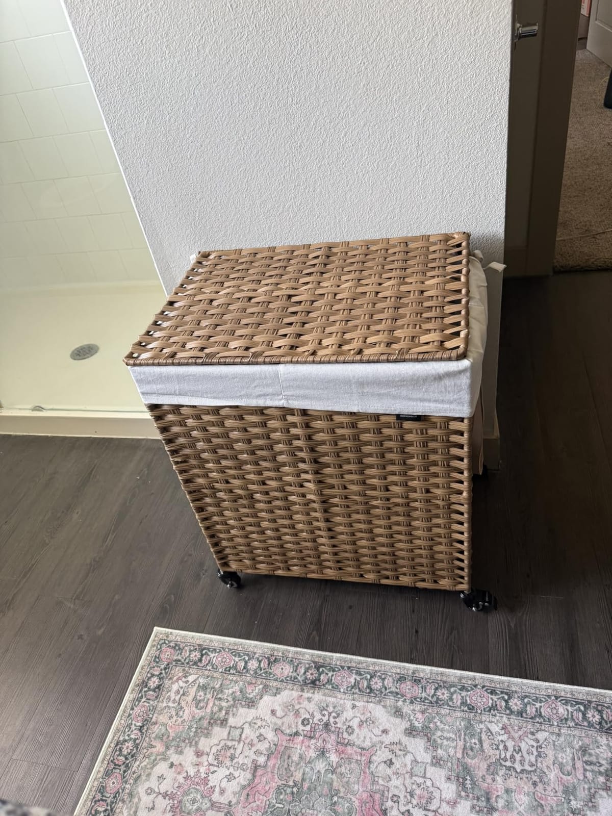 SONGMICS Laundry Hamper with Lid, 55.4 Gallons (210 L), Rolling Laundry Basket with Wheels, 4-Section Synthetic Rattan, Removable Liner, Bedroom, 33.9 x 15.7 x 26 Inches, Natural Color ULCB460Y01 customer photo 2