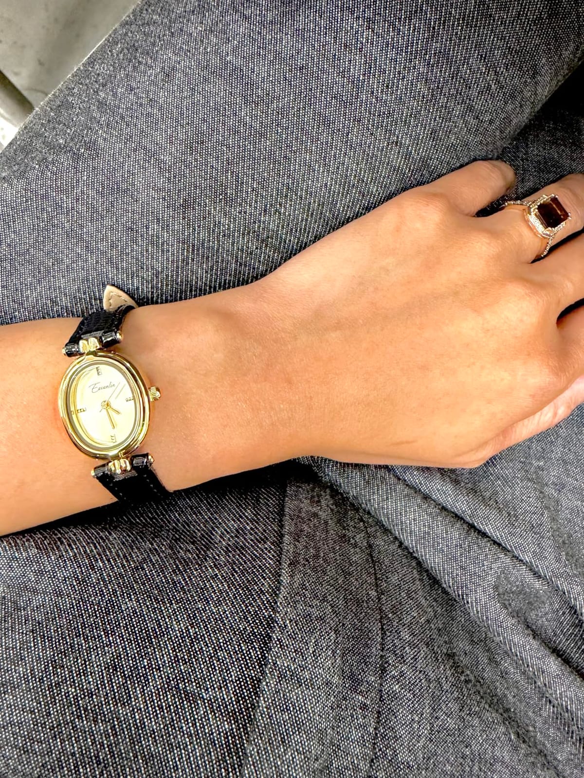 Women's Vintage Fashion Small Gold Oval Quartz Watches customer photo 1