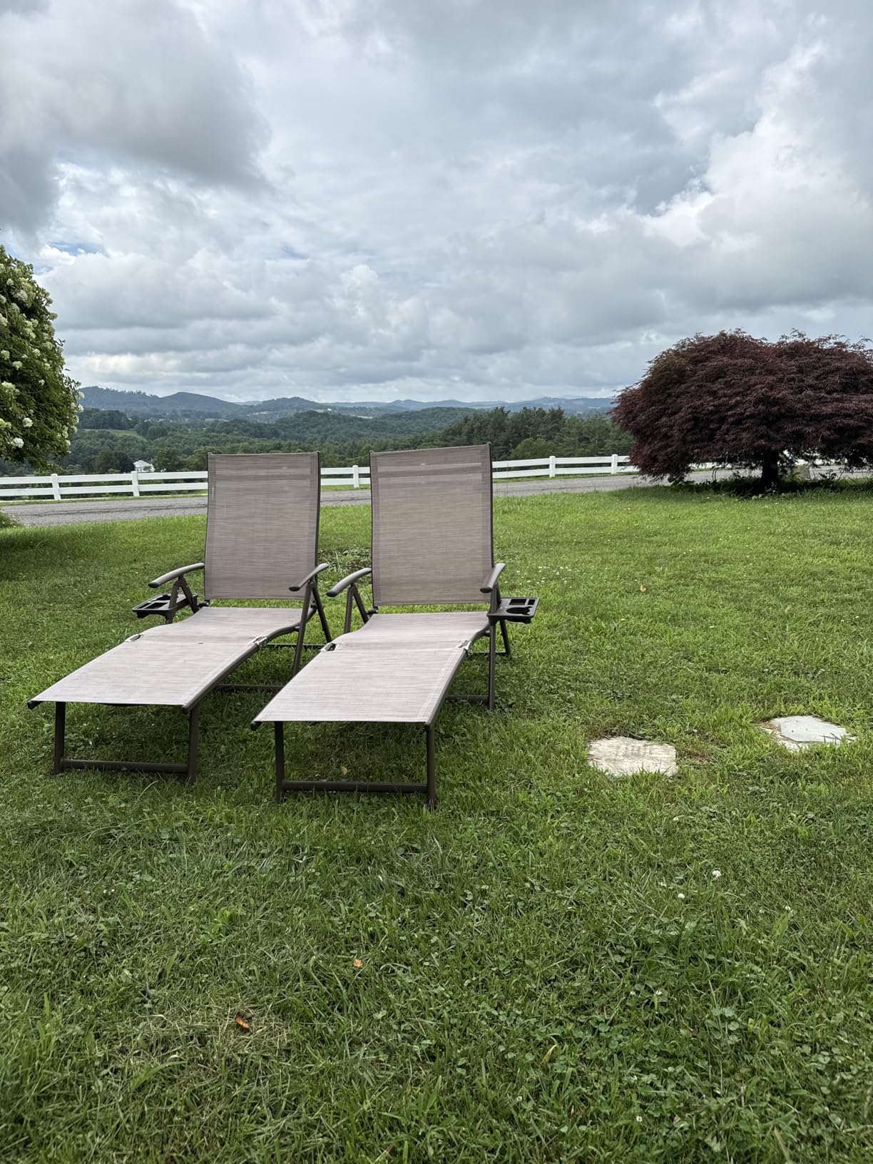 Kozyard Aluminum Outdoor Chaise Lounge Chair | Adjustable Reclining Patio Lounge with Drink Holder, Weather-Resistant Pool, Balcony, Yard Recliner, Assemble-Free, Gray customer photo 1
