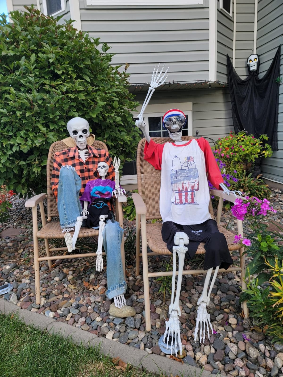 7.9ft Halloween Giant Skeleton, Tall Outdoor Skeleton with Full Body Posable Joints, Scary Plastic Large Skeleton for Halloween Haunted House Spooky Scene Decorations customer photo 1