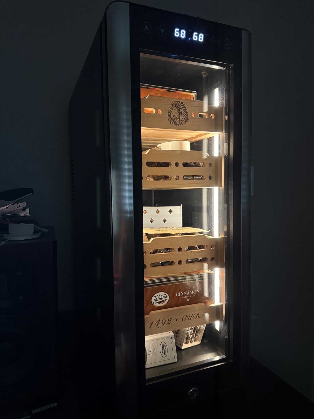 LIHTUN 25L Electric Humidor Cabinet for 150 Cigars, Thermoelectric Cooling, Adjustable Temperature and Humidity, Digital Display, 3 Removable Cedar Shelves, Safety Lock customer photo 2
