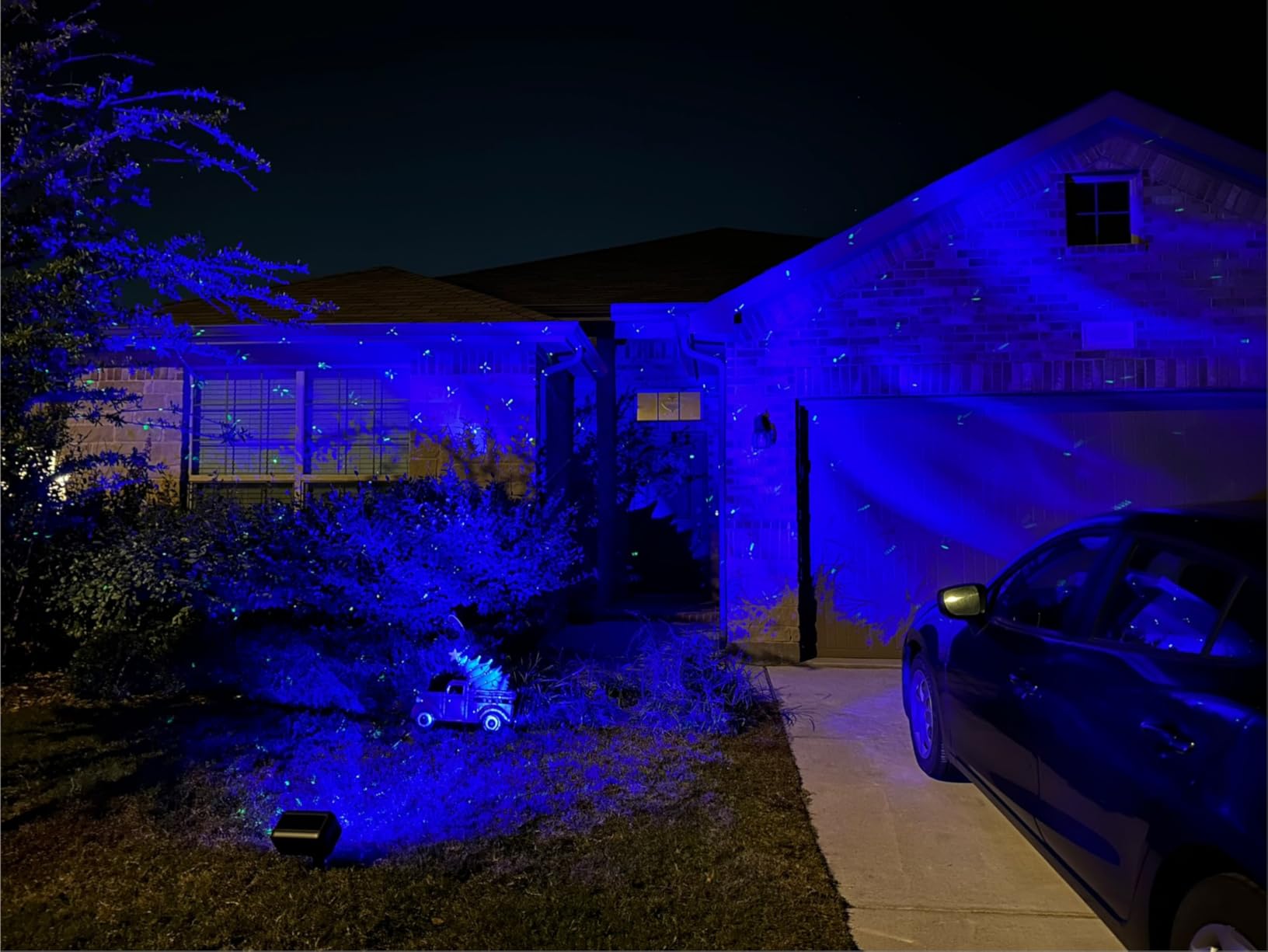 Govee Outdoor Projector Light, Upgraded Aurora Star Projector for Yard | 50+ Scene Modes with 16 RGB Patterns for Indoor & Outdoor Holiday Display customer photo 2