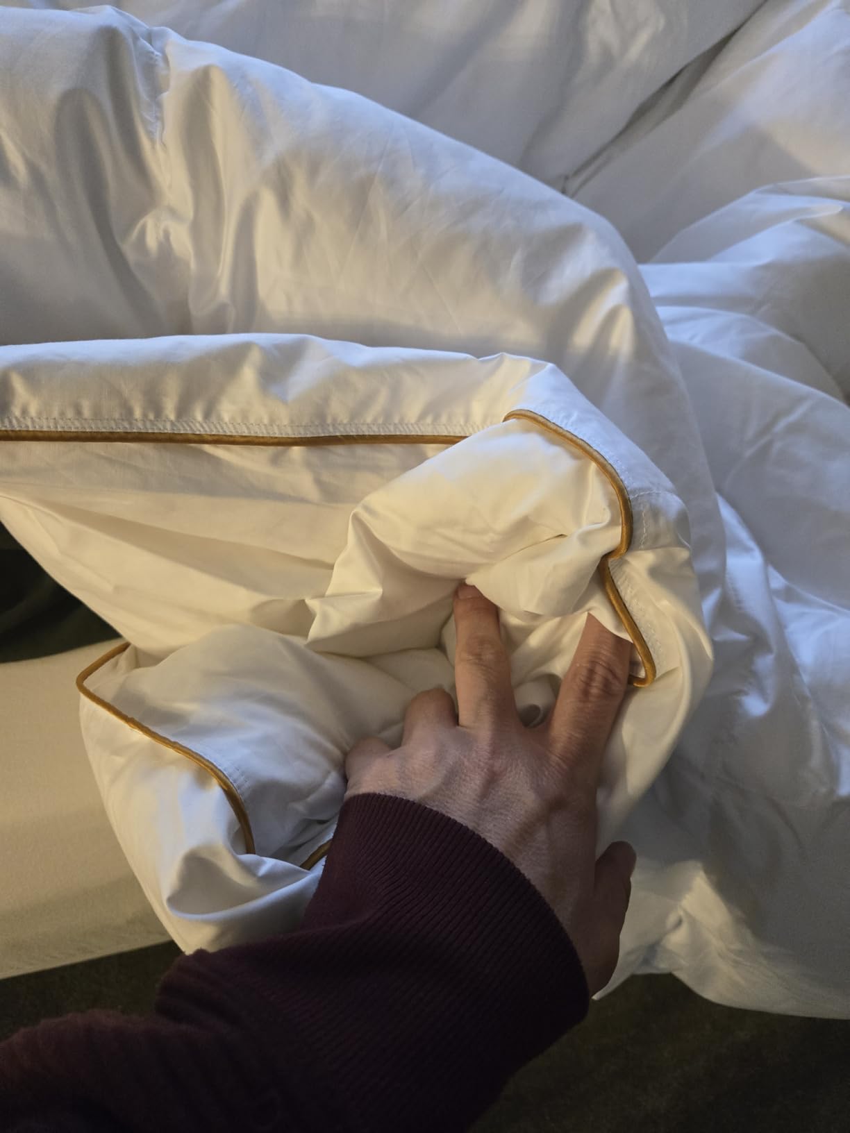 ACCURATEX Goose Down Comforter Queen Size Duvet Insert - 750 Fill Power with Baffle Box Design, Ultra Warm & Fluffy Winter White Hotel Luxury Cloud Thick Comforter, 56 oz Fill Weight, 90x90 customer photo 1