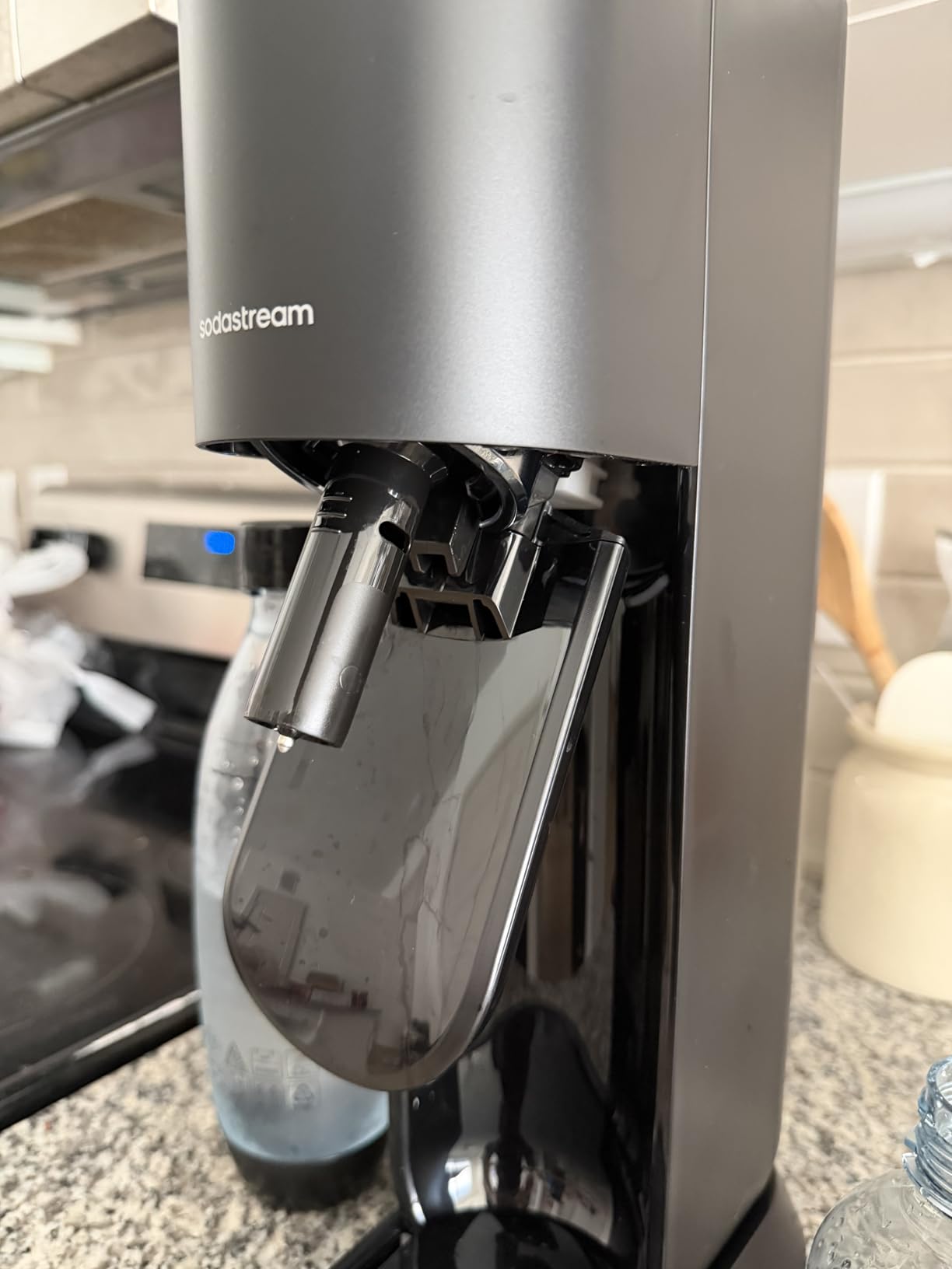 SodaStream MIX, Sparkling Drink maker & Soda Maker Kit, Carbonates Any Drink, With Dishwasher Safe Carbonating Bottles and 1 CO2 Cylinder/Carbonator, Makes Up To 60L* Drinks, Black customer photo 2