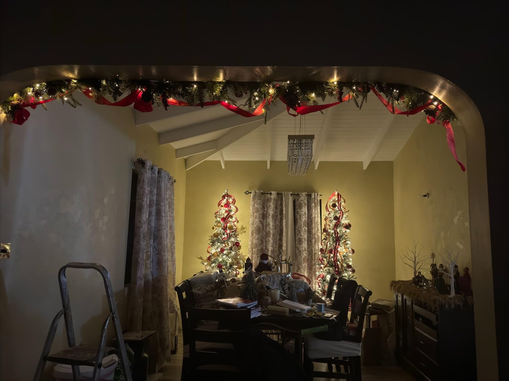 Best Choice Products 9ft Pre-Lit Christmas Garland Holiday Décor for Stairs, Mantel, w/Pine Cones, 2-in-1 White & Multi LED Lights - Semi-Flocked customer photo 2