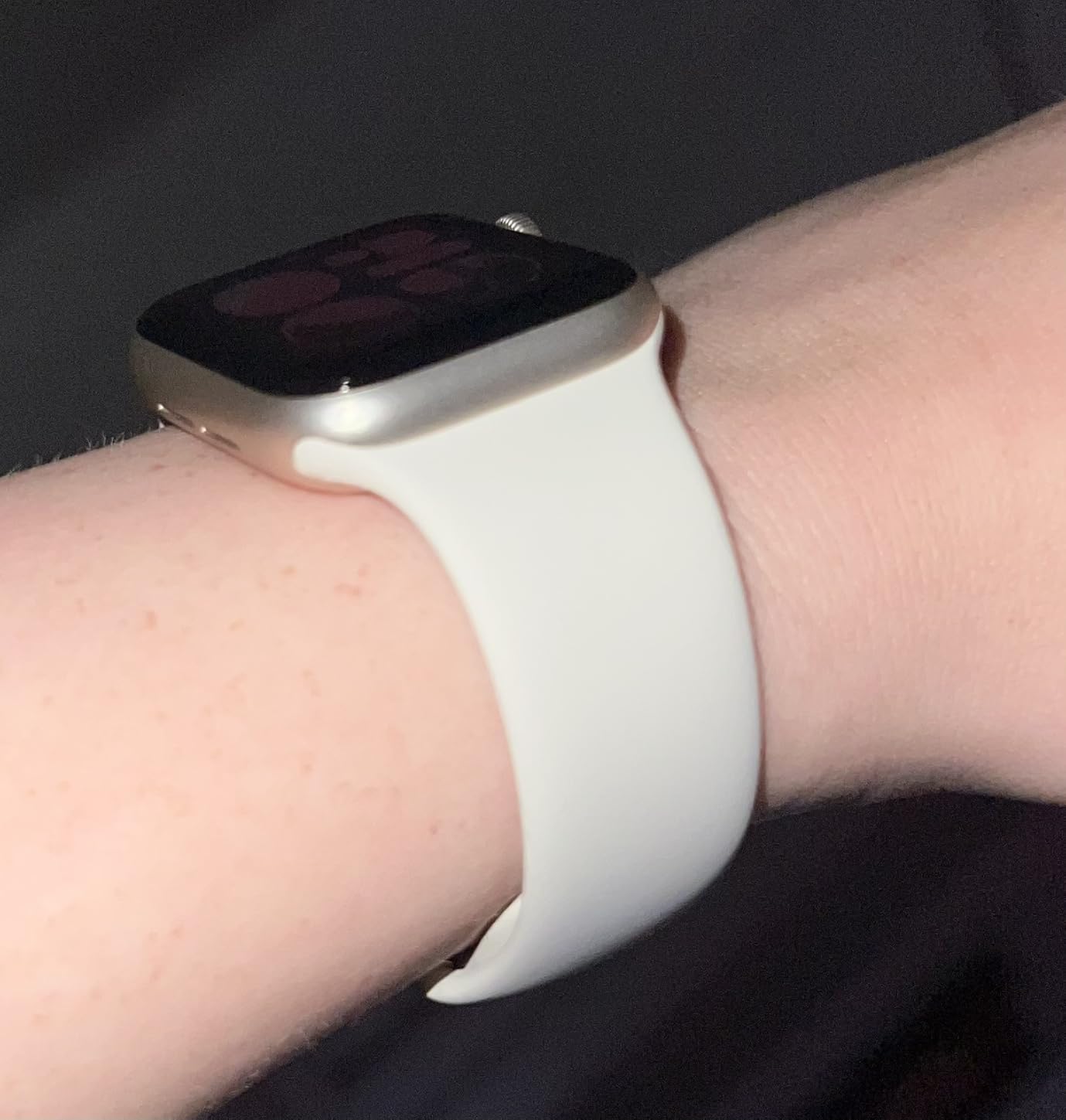 Apple Watch SE 3 [GPS 40mm] Smartwatch with Starlight Aluminum Case with Starlight Sport Band - S/M, Fitness and Sleep Trackers, Heart Rate Monitor, Always-On Display, Water Resistant customer photo 1