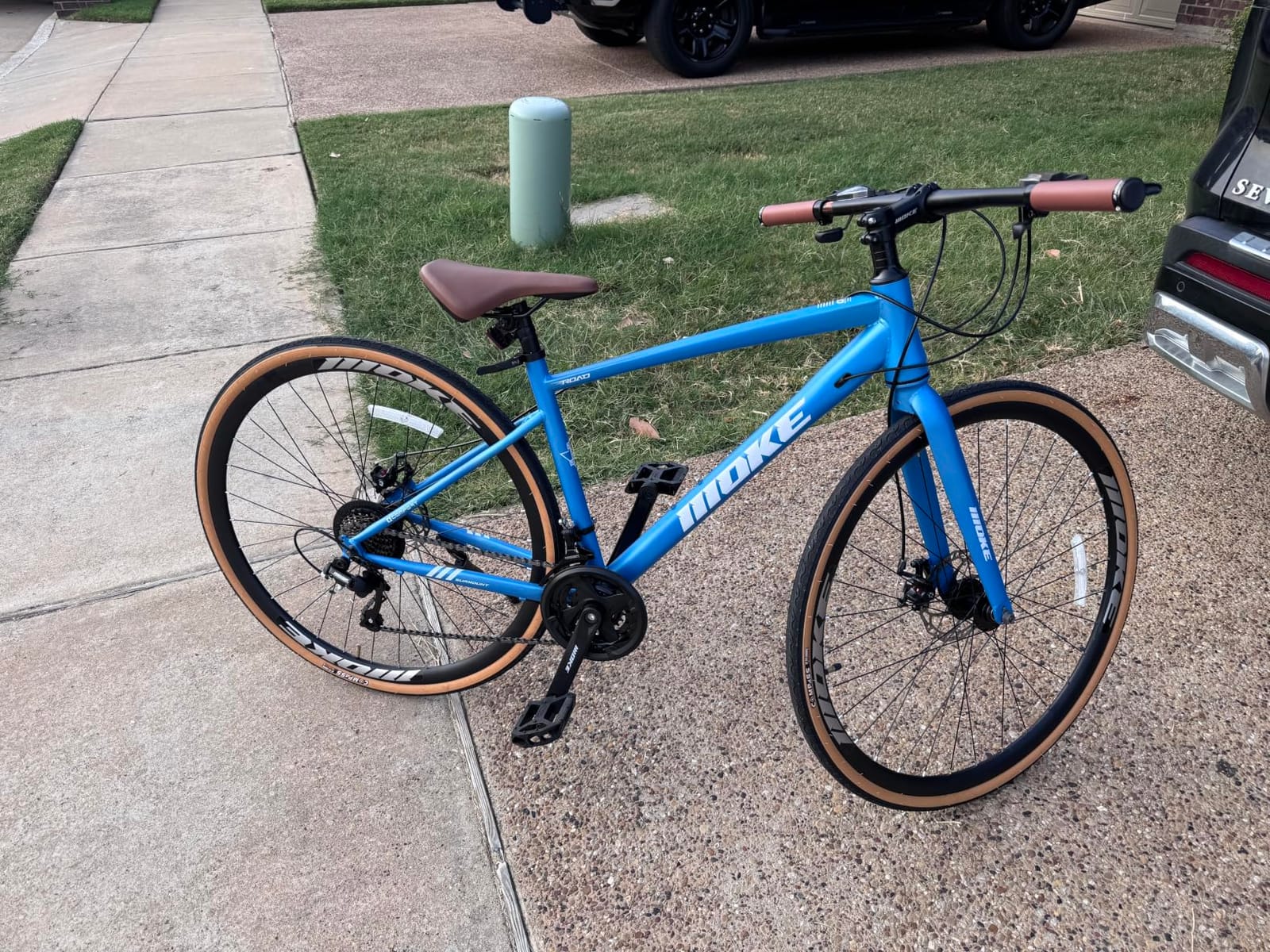 DEYGIA Hybrid Bike, 24-Speed 700C Wheel Hybrid Bicycle with Dual Disc Brakes, Trigger Shifting, Internal Wiring Frame, Lightweight City Commuter Bicycle for Men Women Adult, Multiple Colors customer photo 1