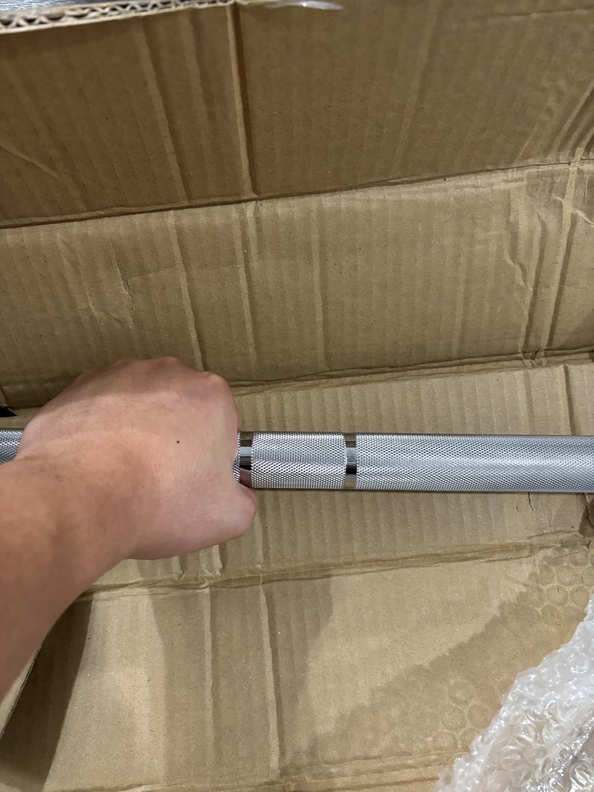 JELENS 7FT Bar Olympic Barbell, 1000lb Capacity Weight Bar for Strength Training, 2 Inch Strength Training Bar With Knurled Grip customer photo 2