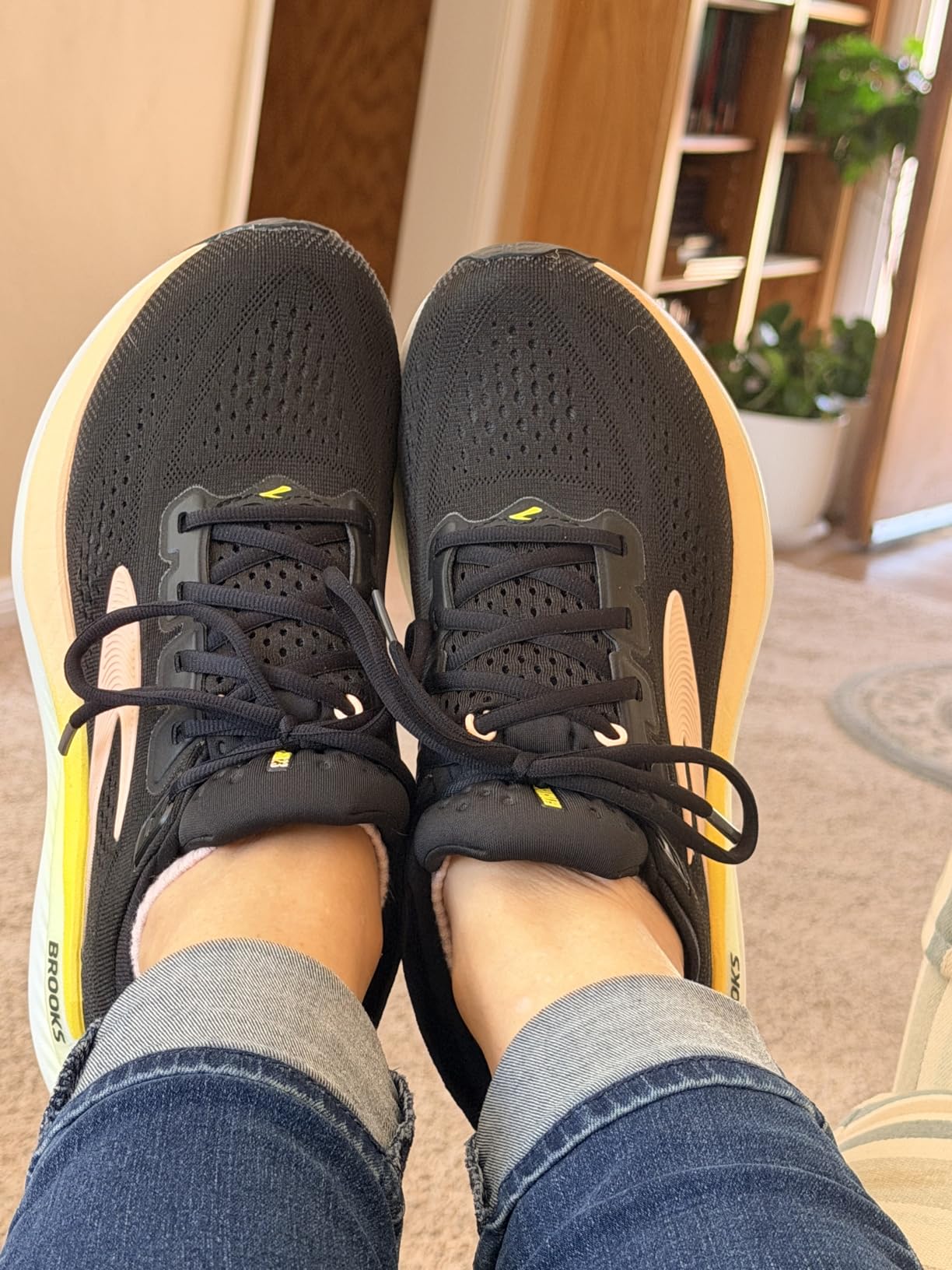 Women's Glycerin 23 Neutral Running Shoe customer photo 1