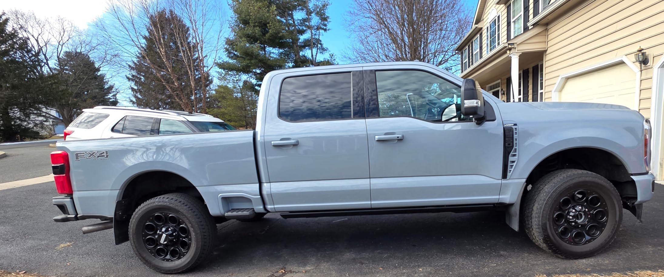WOLFBOX Power Running Boards Chevy Silverado & GMC Sierra Crew Cab | 2022-2026 1500 & 2024-2026 2500/3500, Electric Steps, 660lb Load, Rust-Proof, Non-Slip, No-Drill, LED Lights & 5-Yr Warranty customer photo 1
