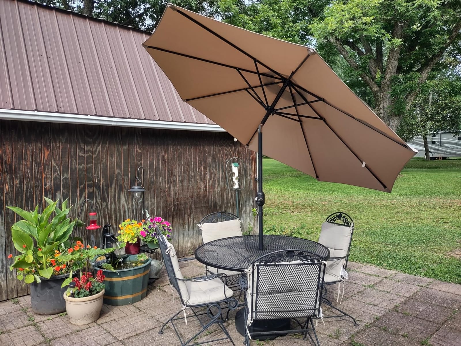 Garvee 9FT Solar Patio Umbrella Outdoor Umbrella with 32 LED Lights | Crank Lift, Push Button Tilt & 8 Sturdy Ribs, UV Resistant Waterproof Market Umbrella for Pool, Yard, Garden(Navy Blue) customer photo 1