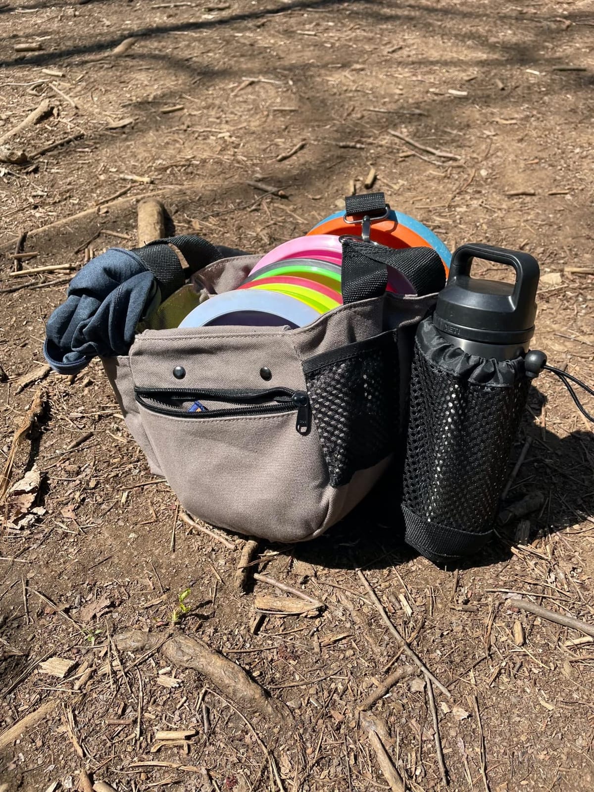Rogue Iron Disc Golf Satchel Bag- Sling Tote Bag for Frisbee Golf - Holds Up to 14 Discs, Large 32oz Water Bottle, and Accessories V2 (14 Disc Gray) customer photo 1