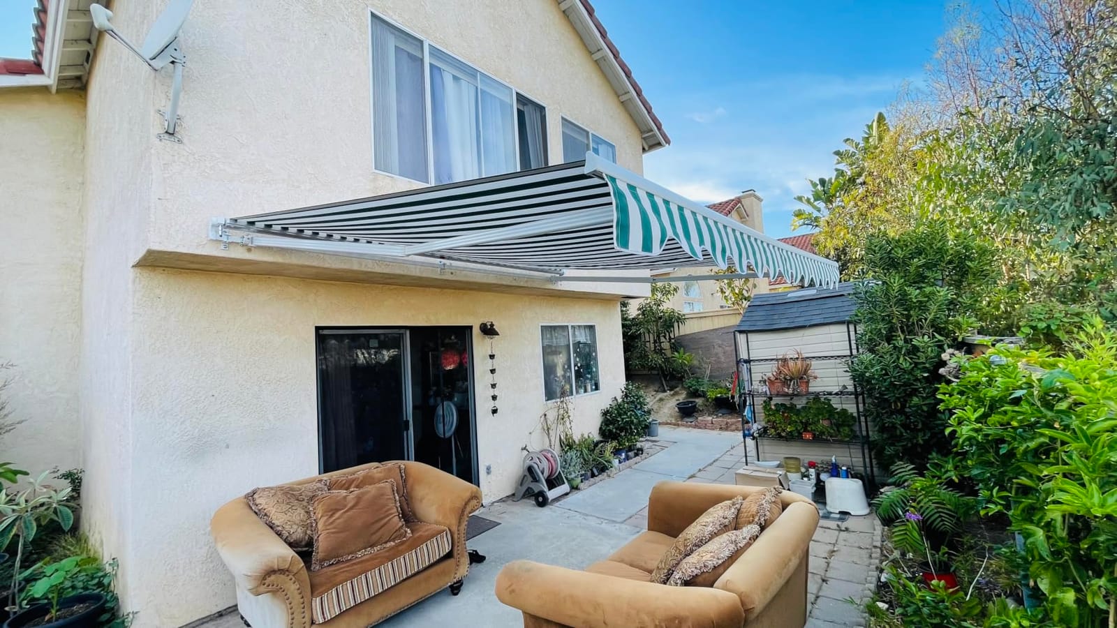 Aoxun 15x10FT Motorized Retractable Awning with Remote Control Manual Crank | 280g waterproof polyester canopy, Manual crank & remote operation, UV-resistant outdoor sunshade for deck, window, or balcony customer photo 1