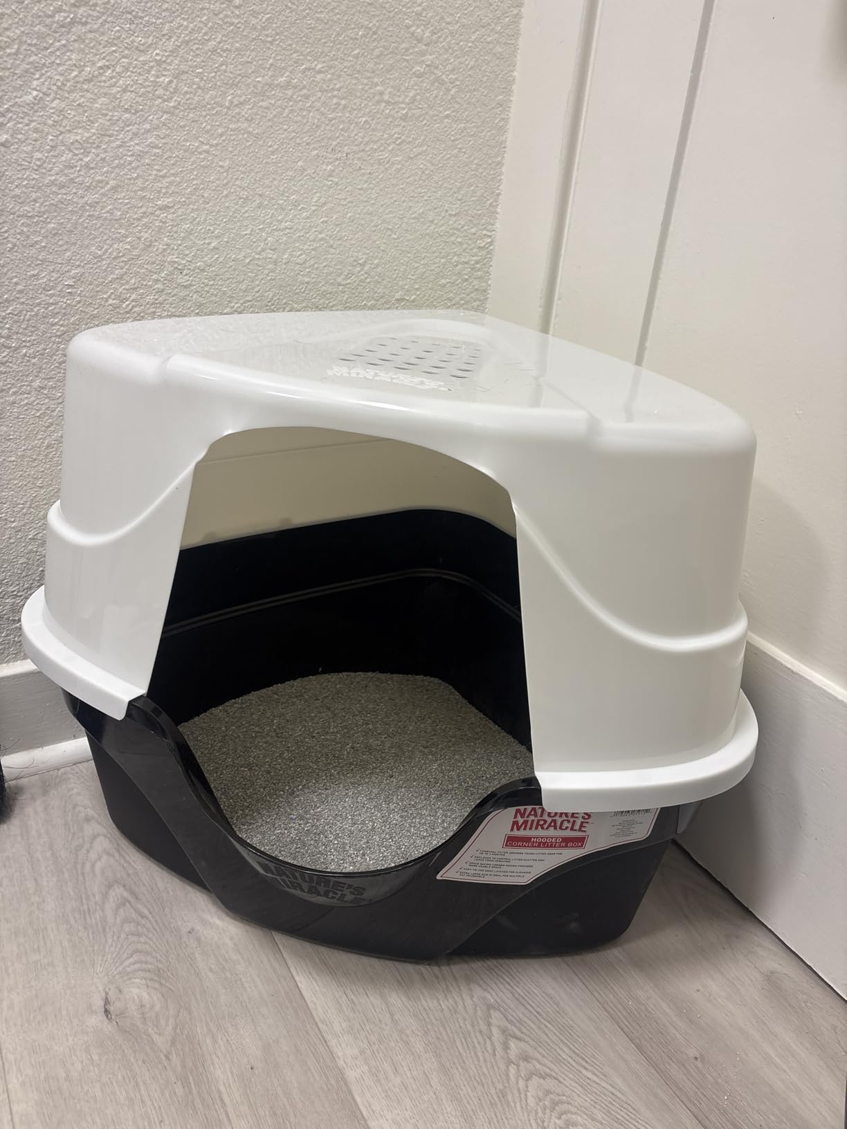 Nature's Miracle Advanced Hooded Corner Cat Litter Box with Charcoal Filter customer photo 2