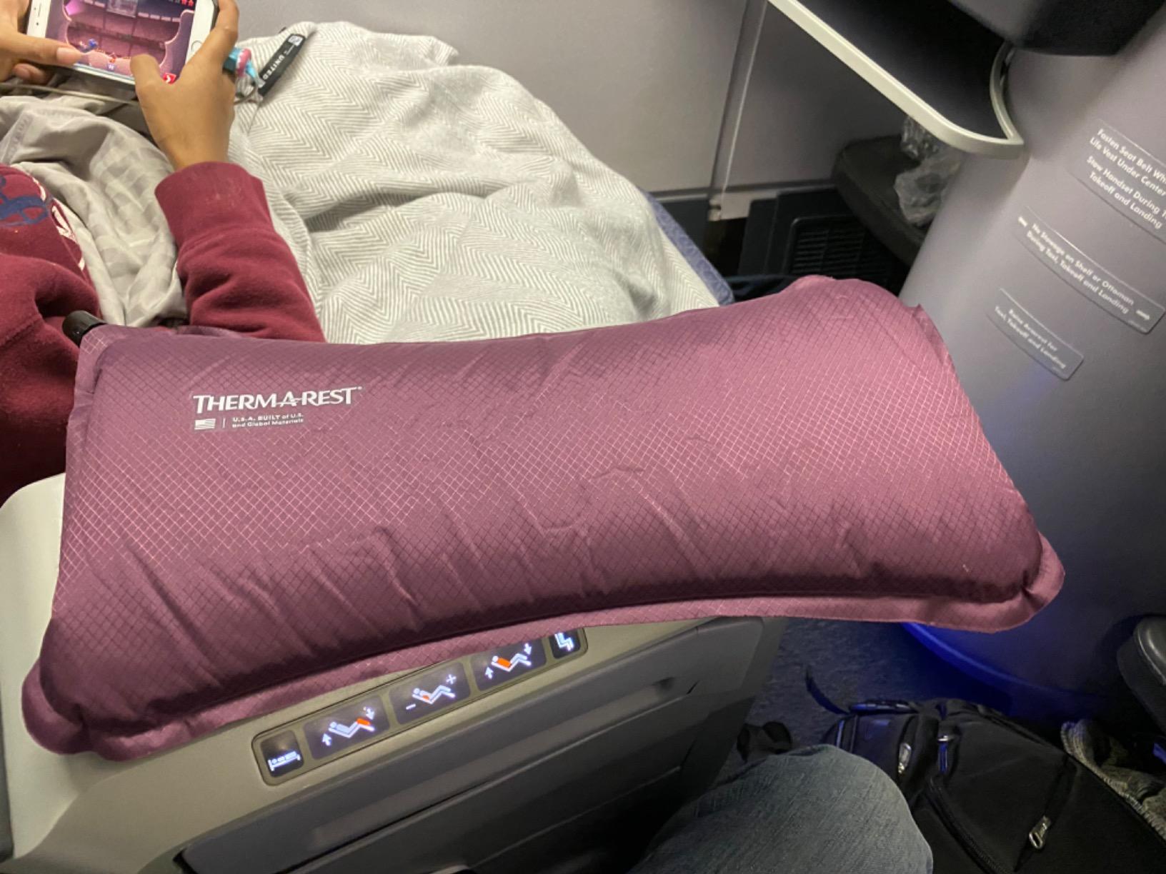 Therm-a-Rest Lumbar Travel Pillow - Self-Inflating Lumbar Support Cushion for Airplane, Car, Office Chair & Travel customer photo 2