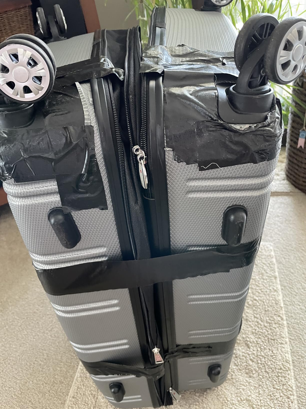 Rockland Melbourne Hardside Expandable Spinner Wheel Luggage, Carry-On 20