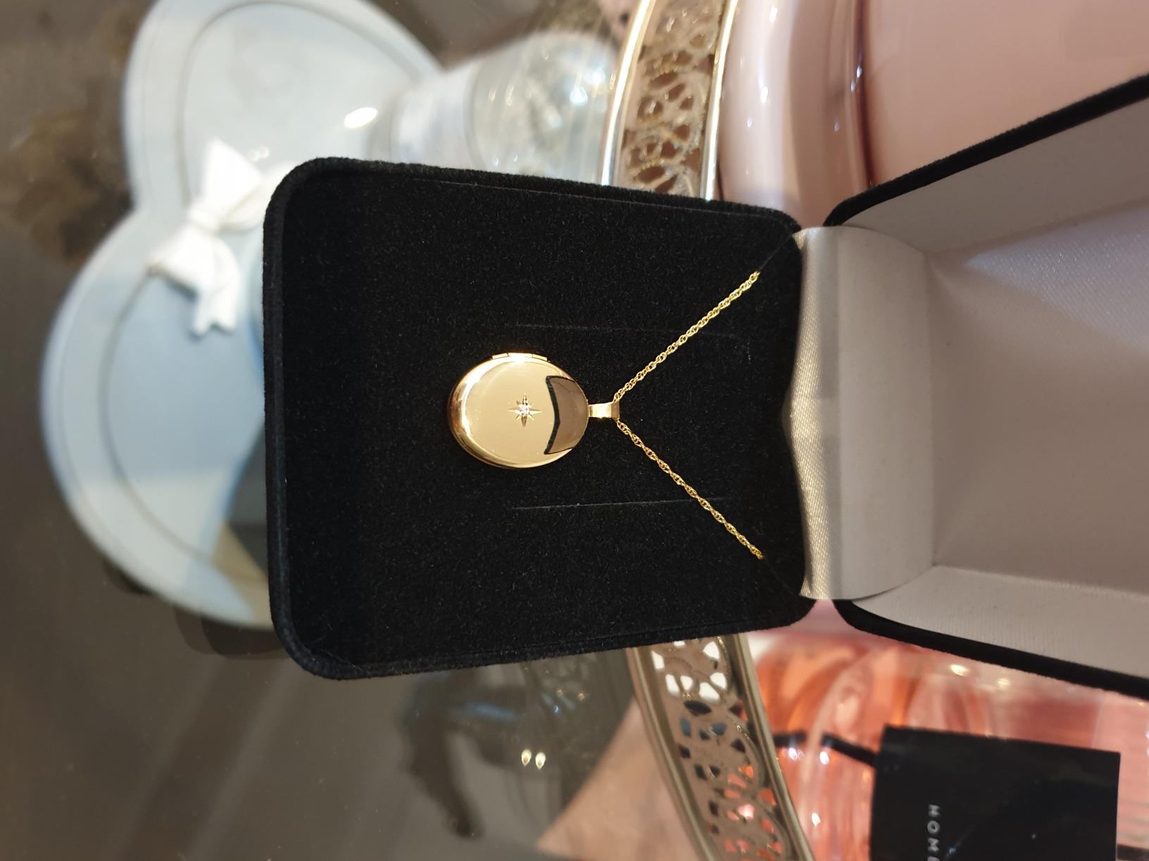 Amazon Essentials 14k Gold-Filled Polished Oval Pendant Locket Necklace with Genuine 0.01 cttw Diamond, 18