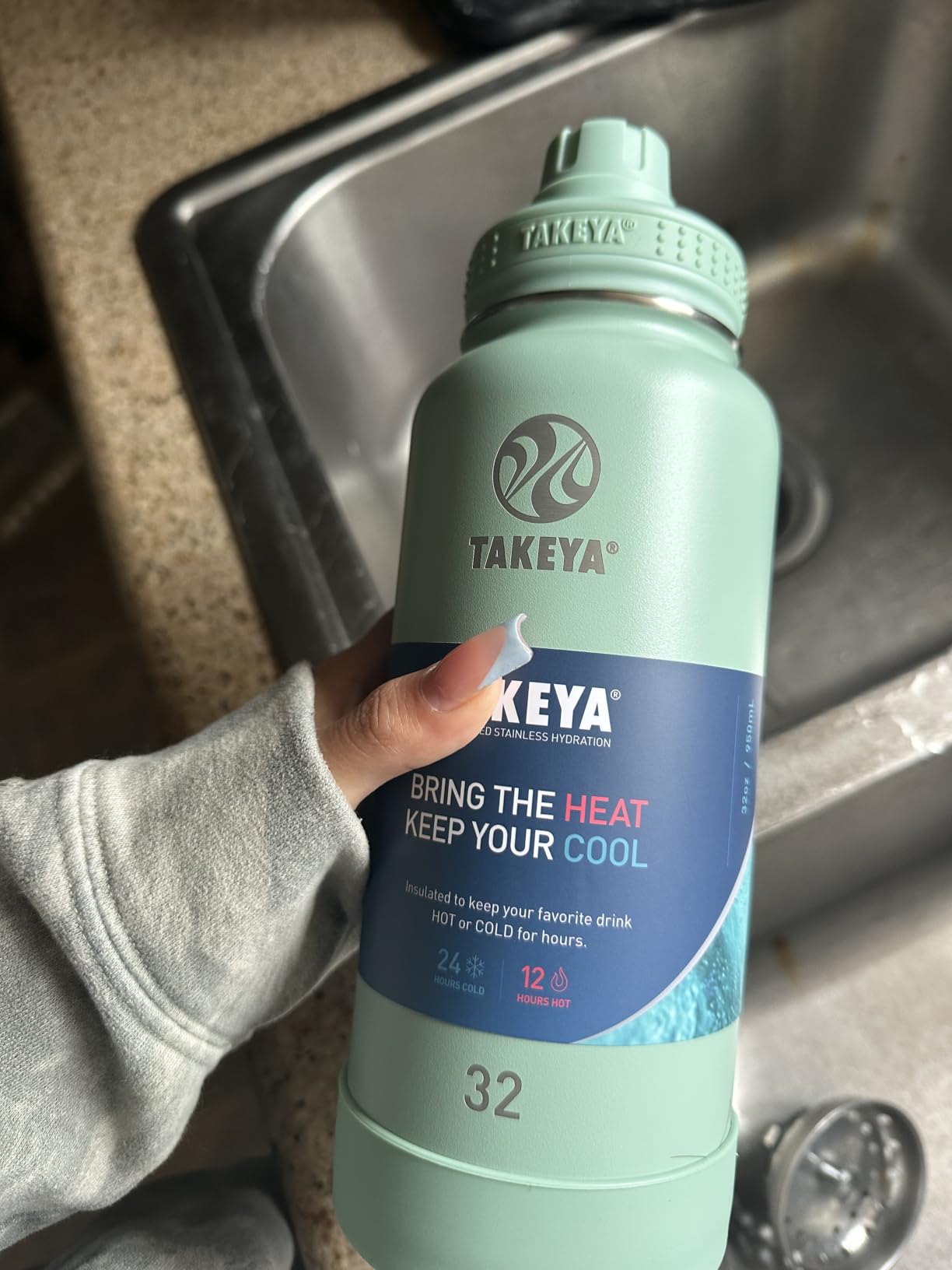 Takeya Actives Stainless Steel Water Bottle, Insulated Spout Lid, Keeps Drinks Cold 24 Hrs, Leakproof, Durable, Dishwasher Safe, Ideal for Gym, Travel, Fits Most Cup Holders, 18 oz/Midnight Blue customer photo 1
