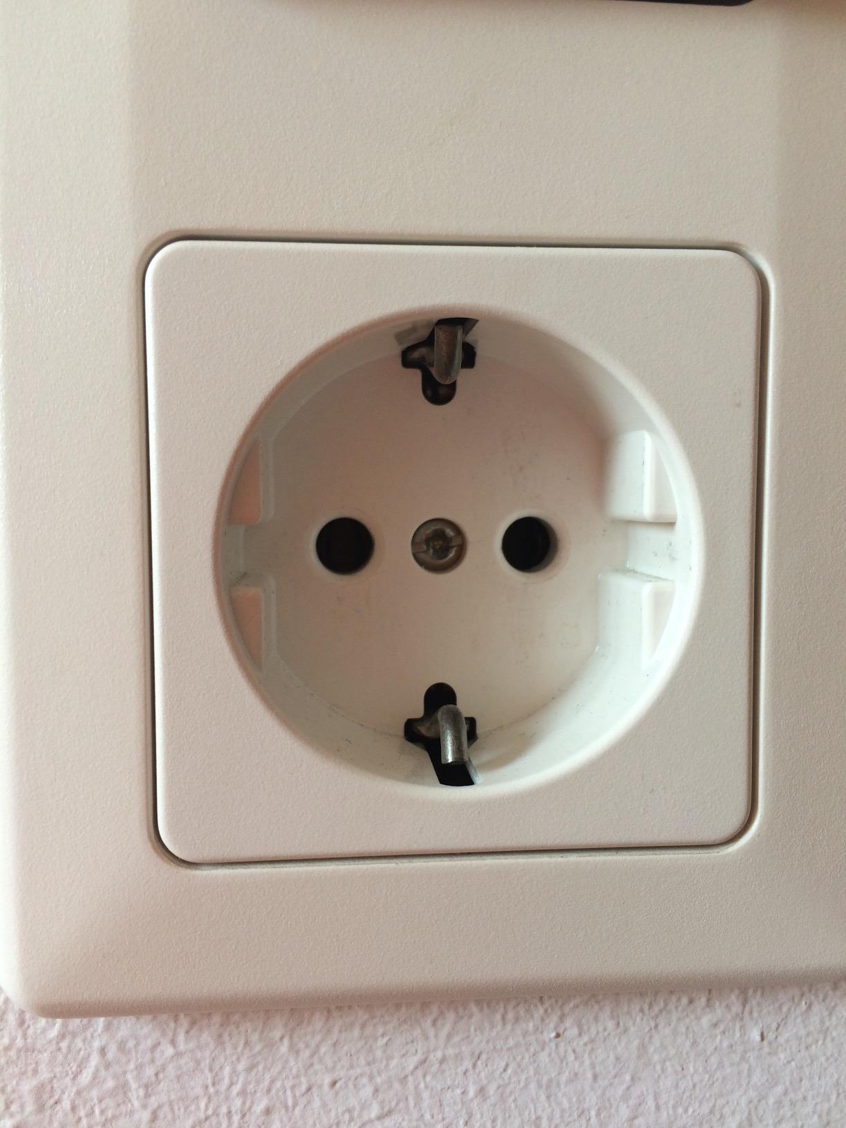 Ceptics 20W European Travel Plug Adapter, 2 USA Outlets, USB-C & USB-A customer photo 2