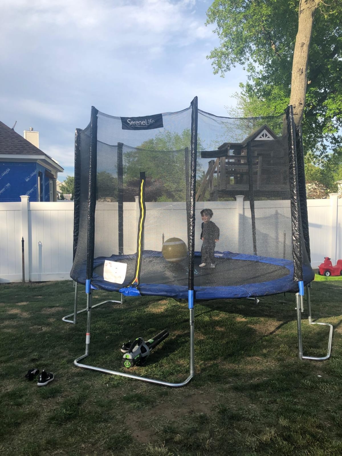 SereneLife Trampoline Outdoor 8FT 10FT 12FT 14FT with Enclosure Net, Ladder and Anti-Rust Coating - ASTM Approved Recreational Trampolines - Heavy Duty Yard Trampolines for Kids and Adults customer photo 2
