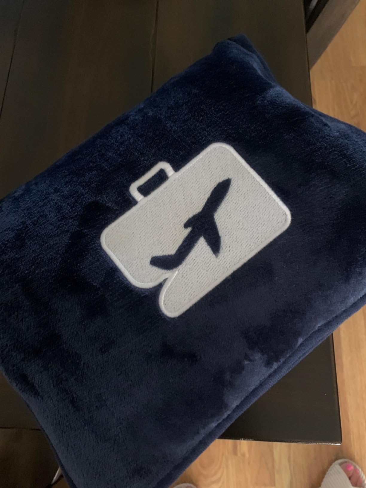 EverSnug Travel Blanket and Pillow - Premium Soft 2 in 1 Airplane Blanket with Soft Bag Pillowcase, Hand Luggage Sleeve and Backpack Clip (Navy Blue) customer photo 2