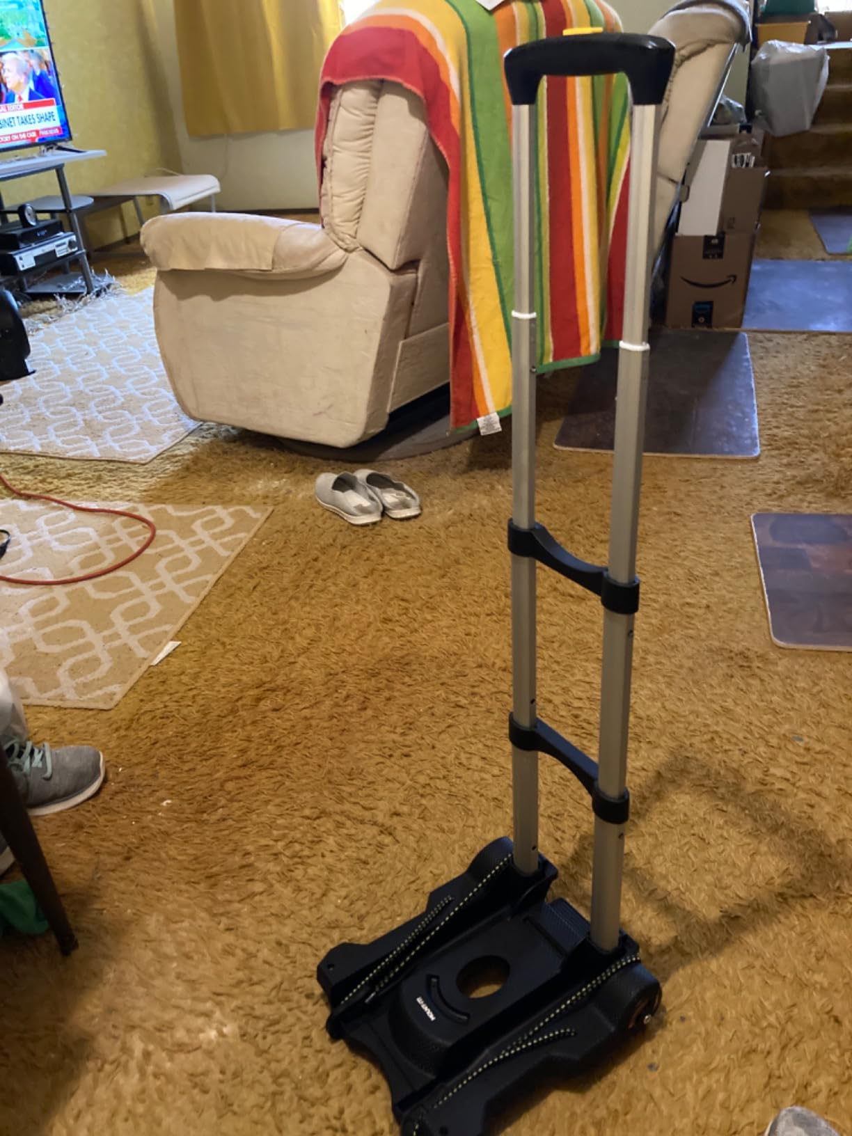 Mount-It! Folding Luggage Cart with Wheels, 77 lbs customer photo 1