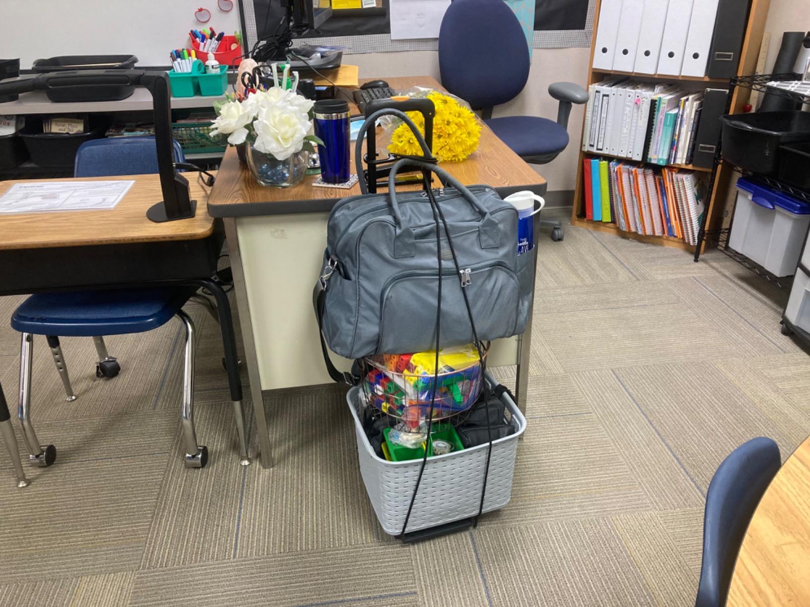 Mount-It! Folding Luggage Cart with Wheels, 77 lbs customer photo 2